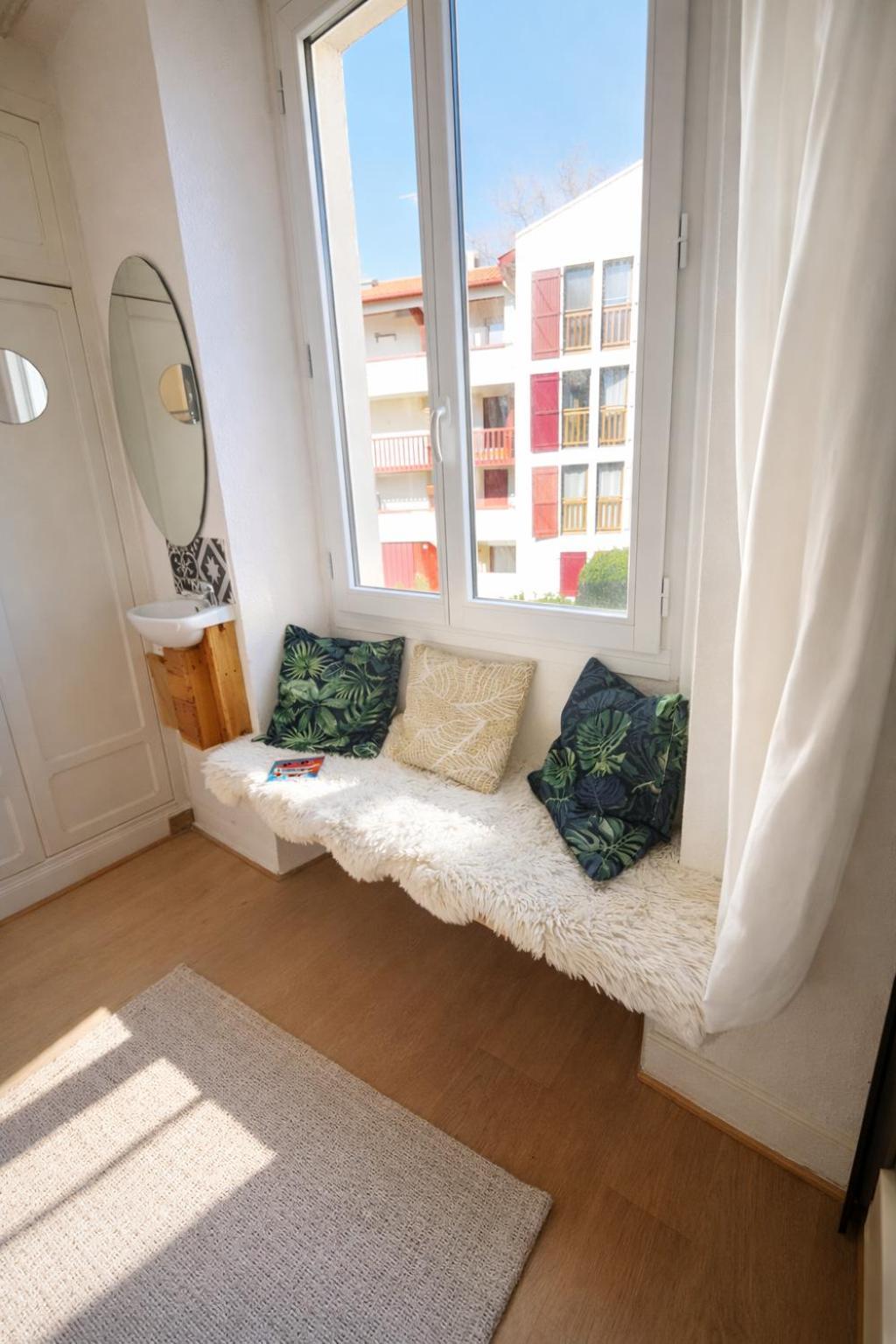 Single Bed 4-Bed Dormitory Room