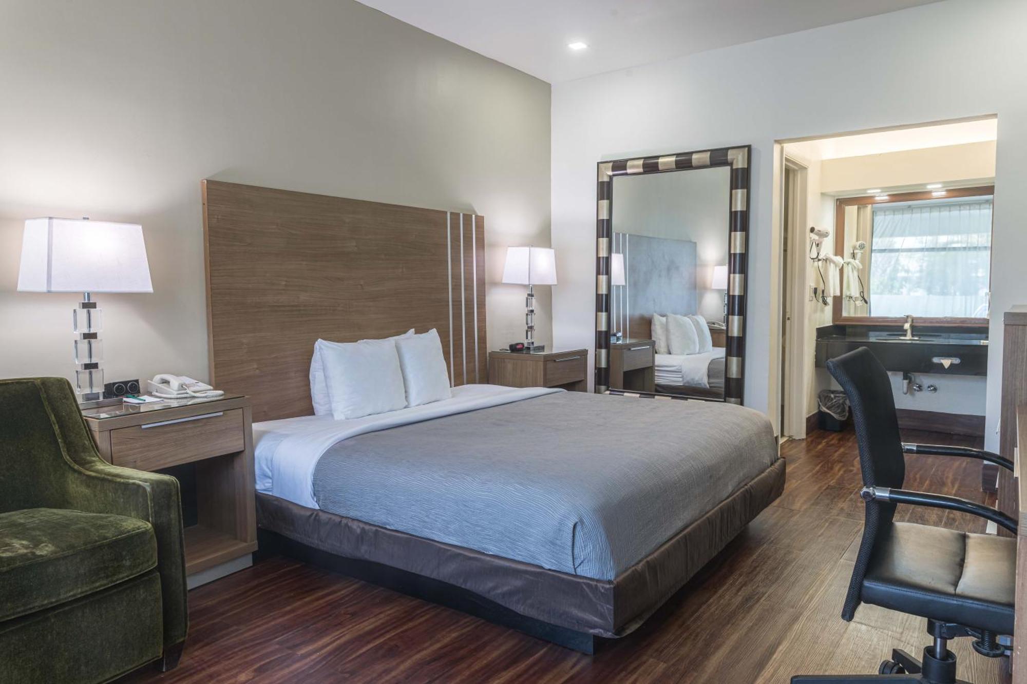 Deluxe King Room