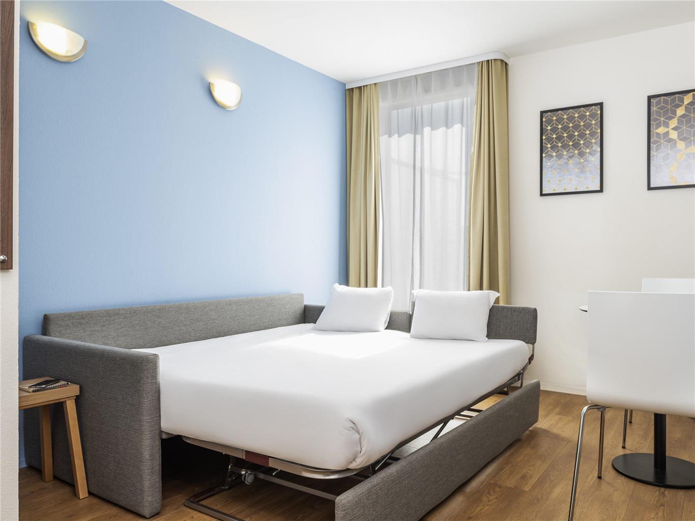 One-Bedroom Apartment Twin Beds