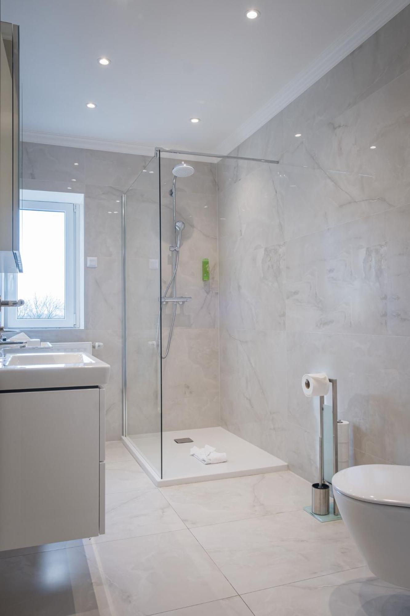 Superior Annexe B