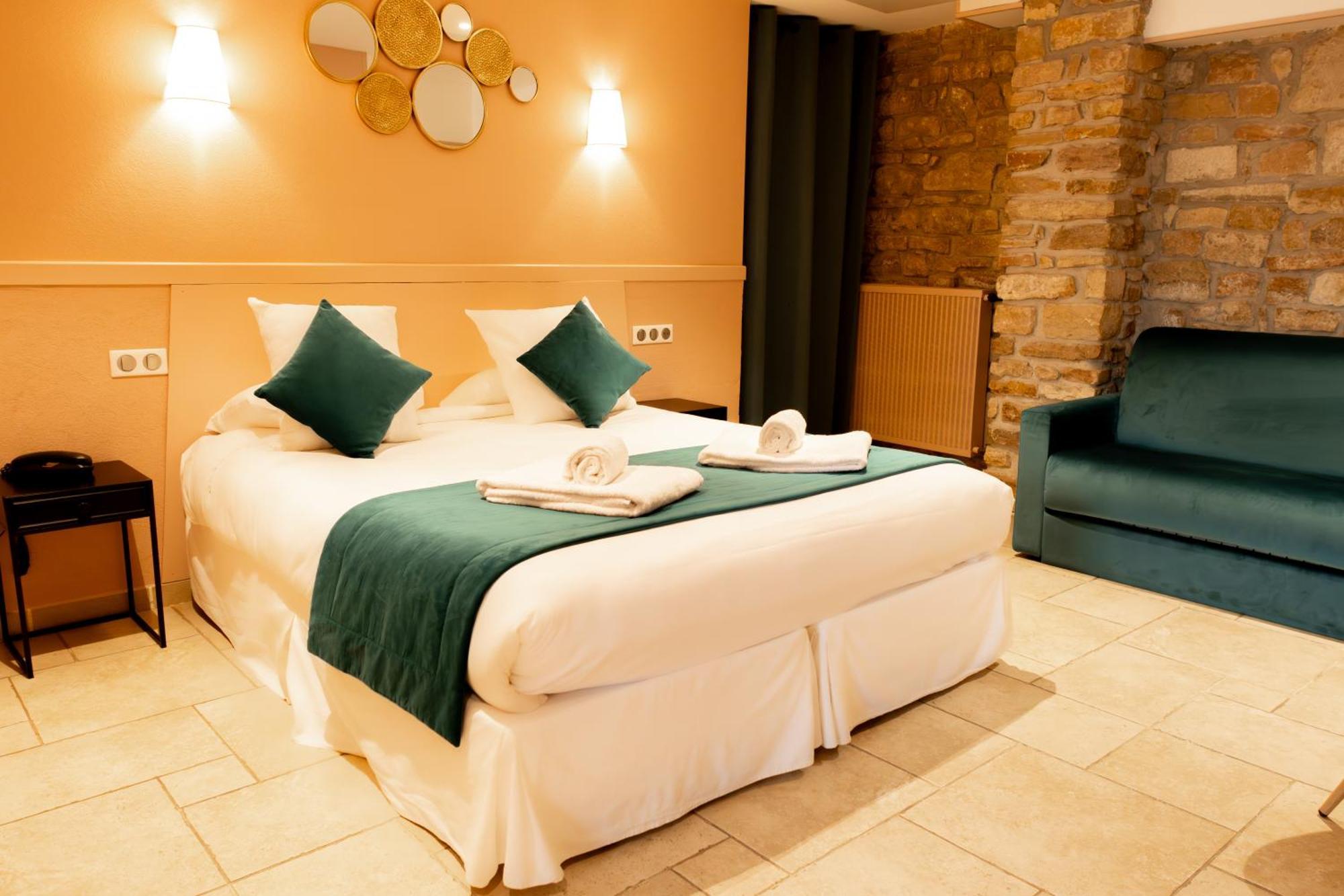 Queen-Size Superior Double Room