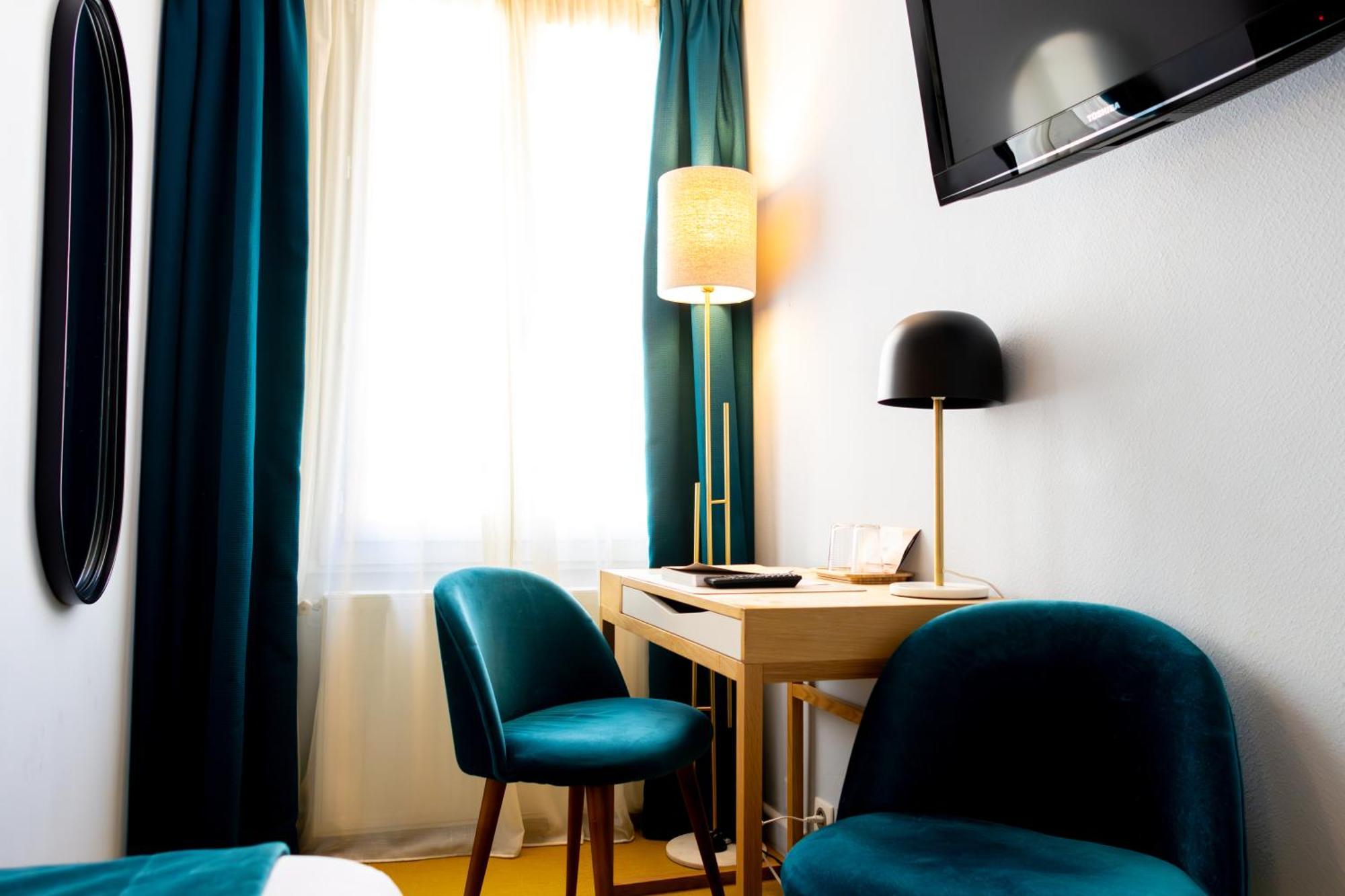 Queen-Size Superior Double Room