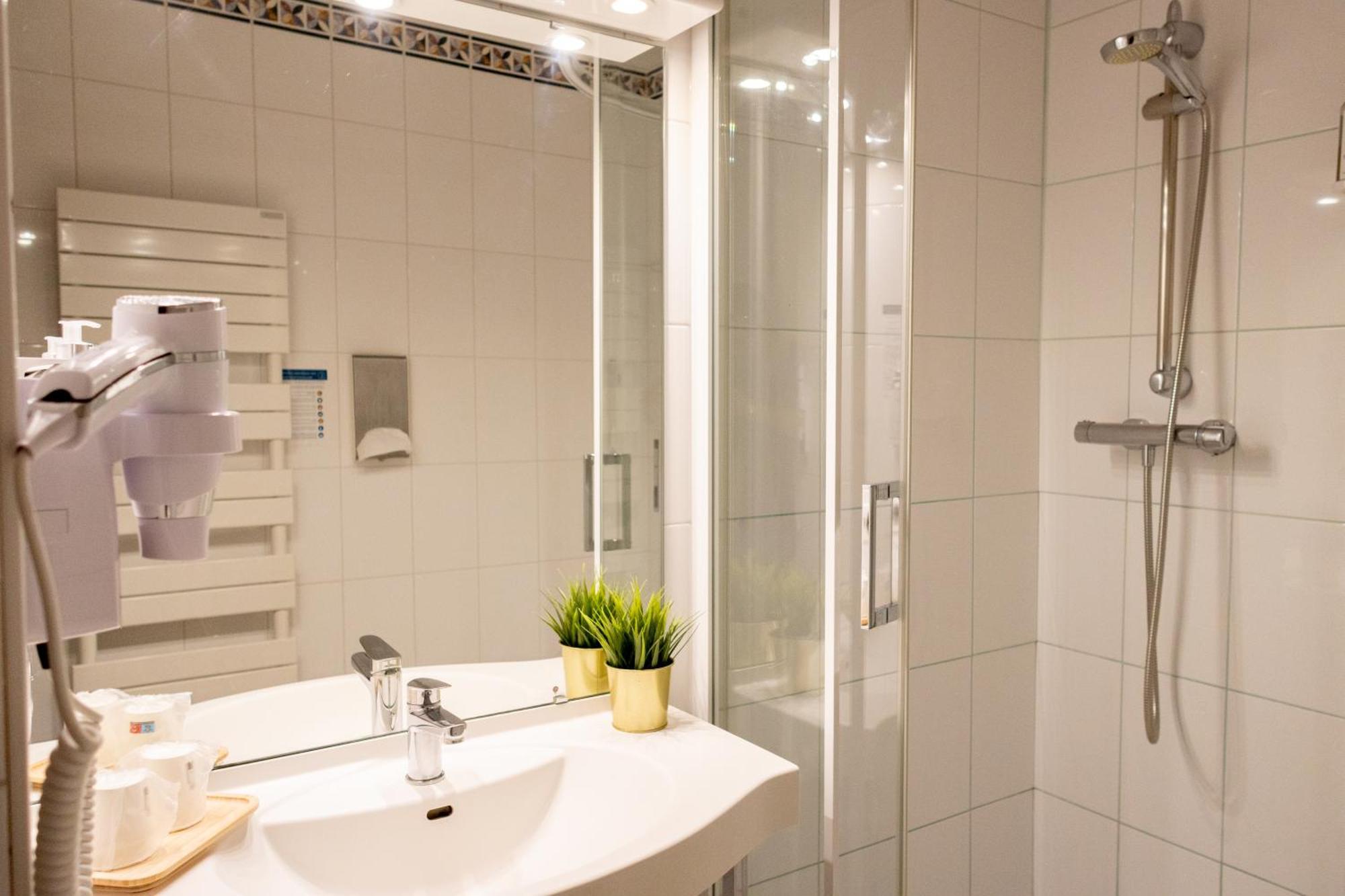Queen-Size Superior Double Room