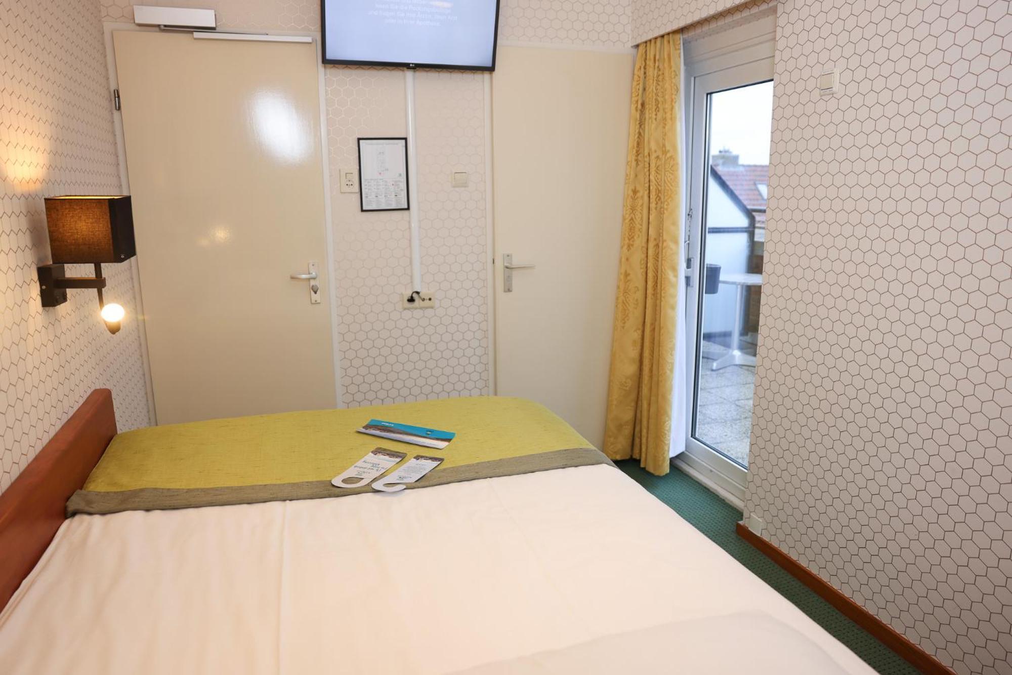 Single Room Small Double Bed