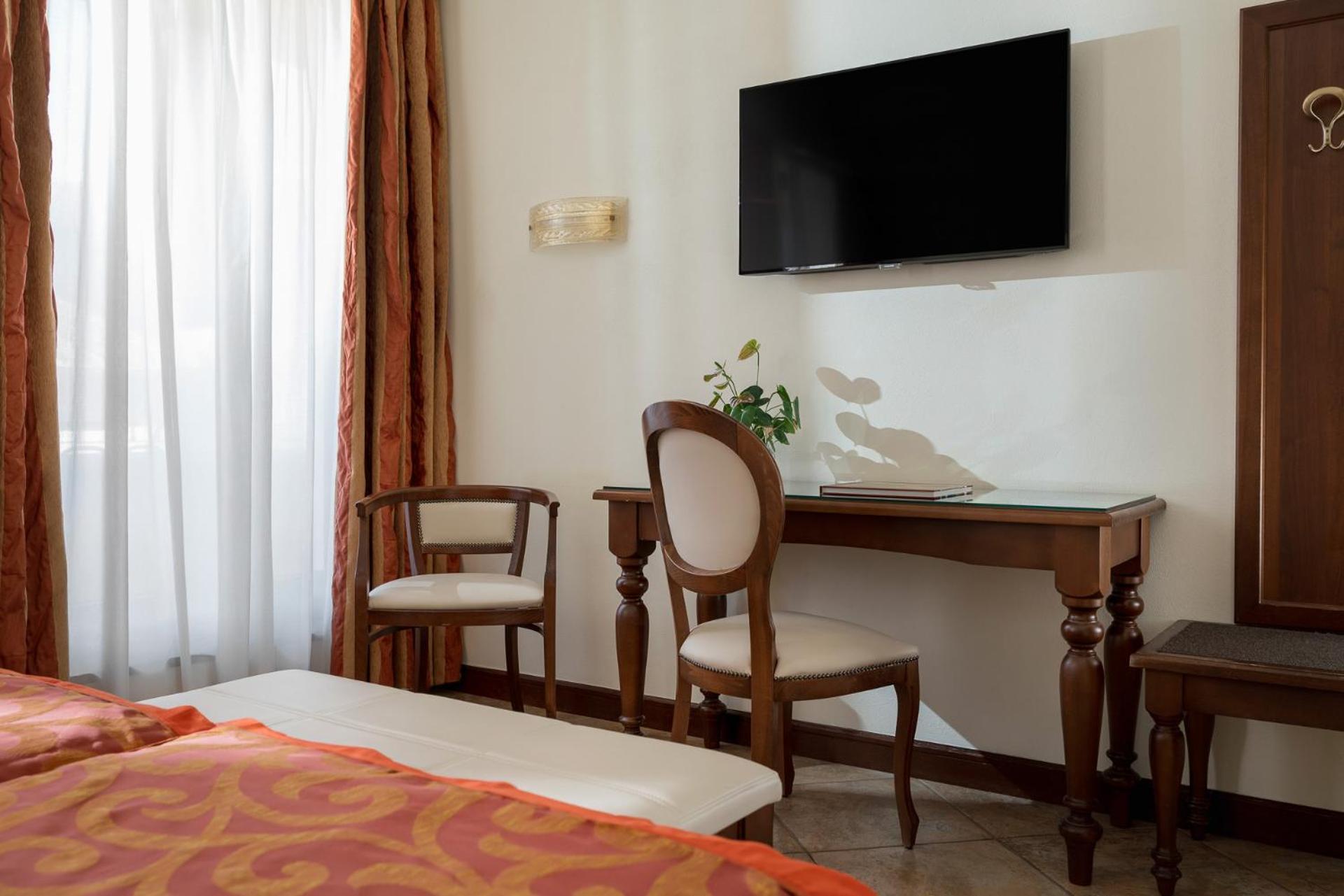 Deluxe Double or Twin Room