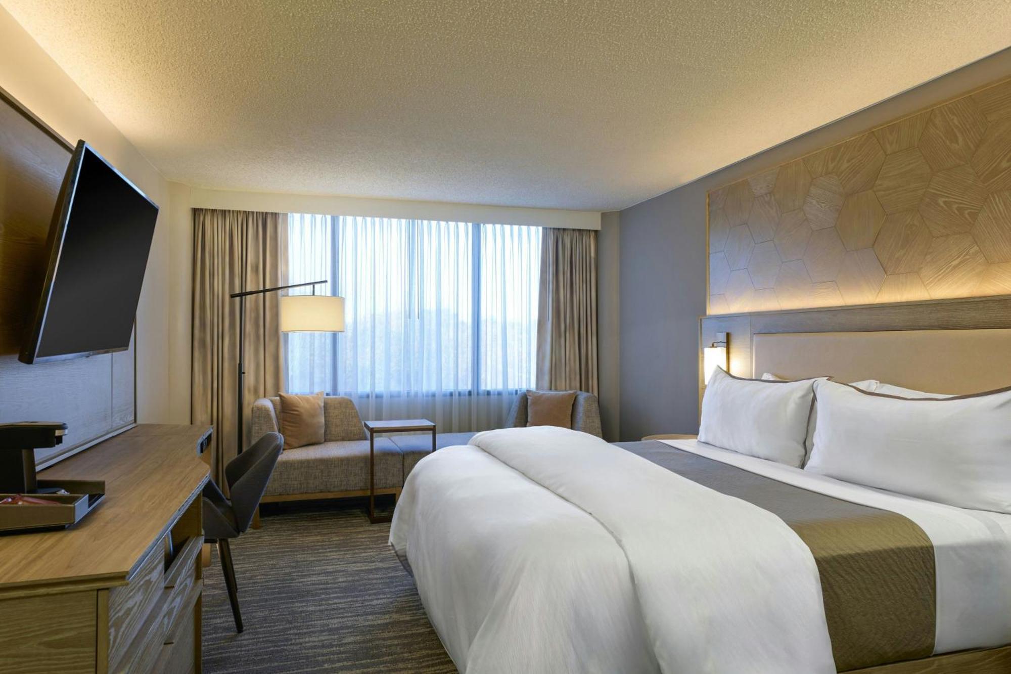 Deluxe Guest room 1 King High floor