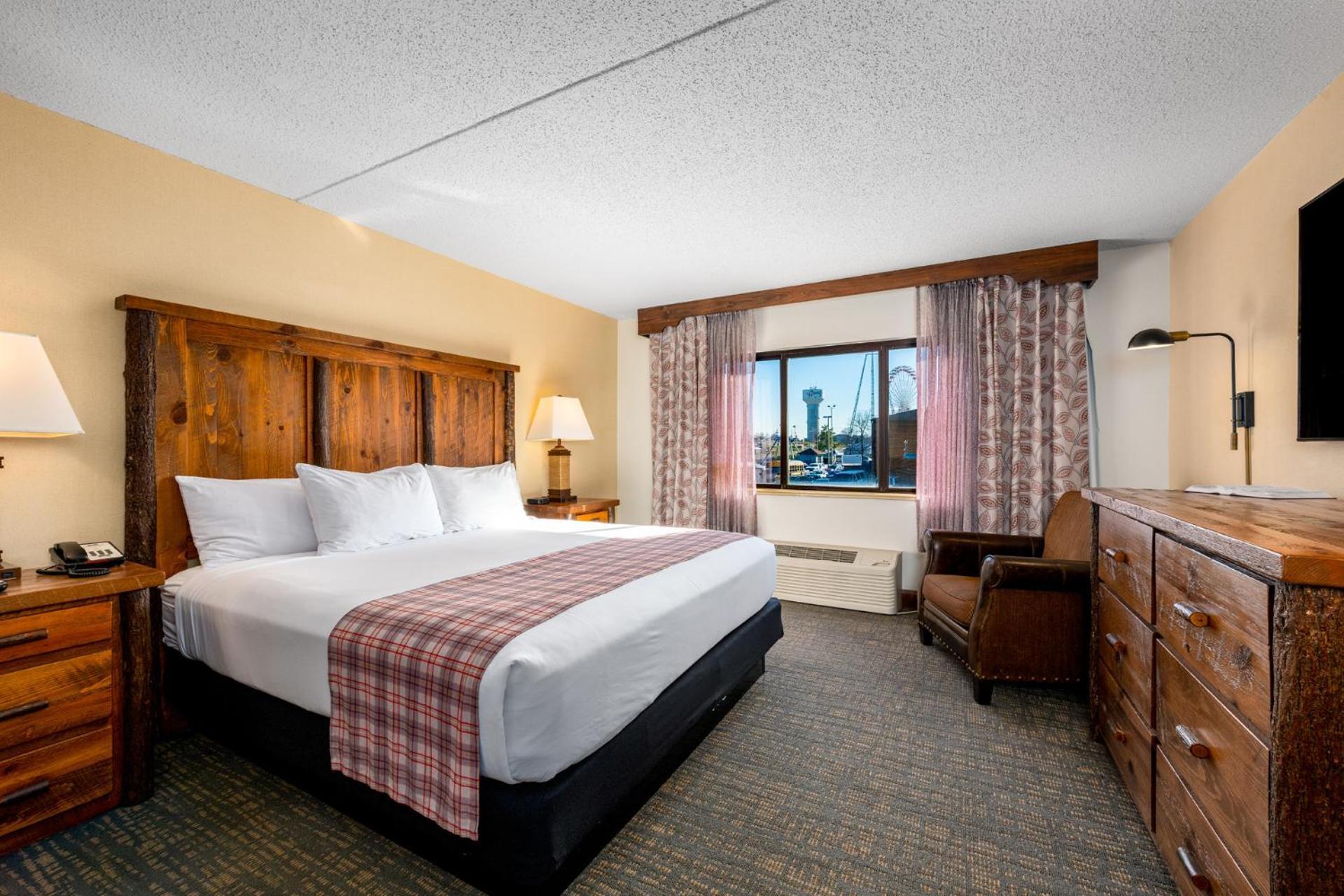 Standard King Room Spa Bath