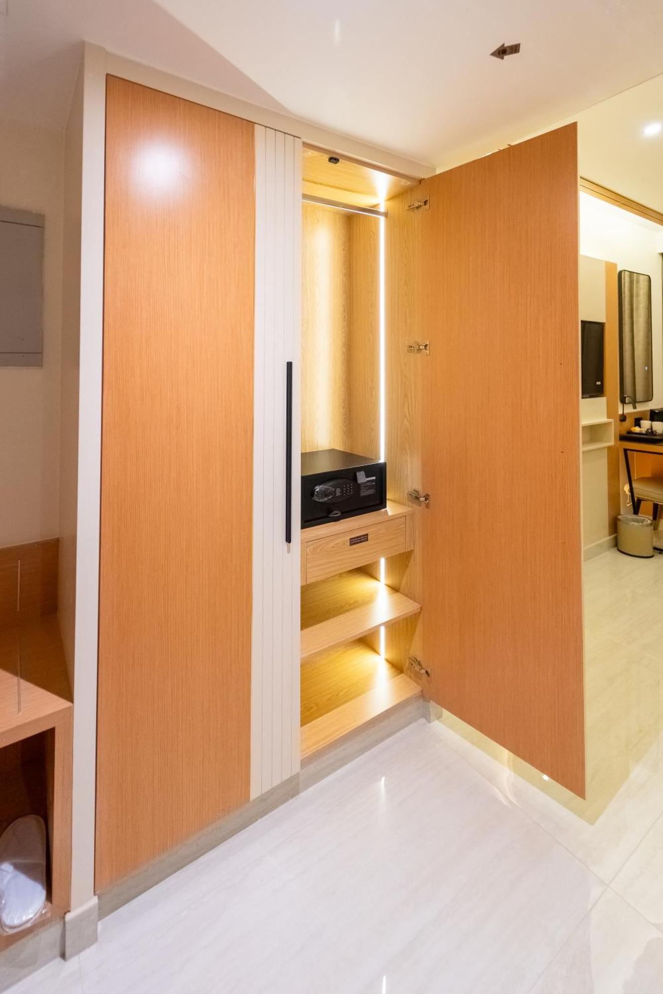 Deluxe King Room