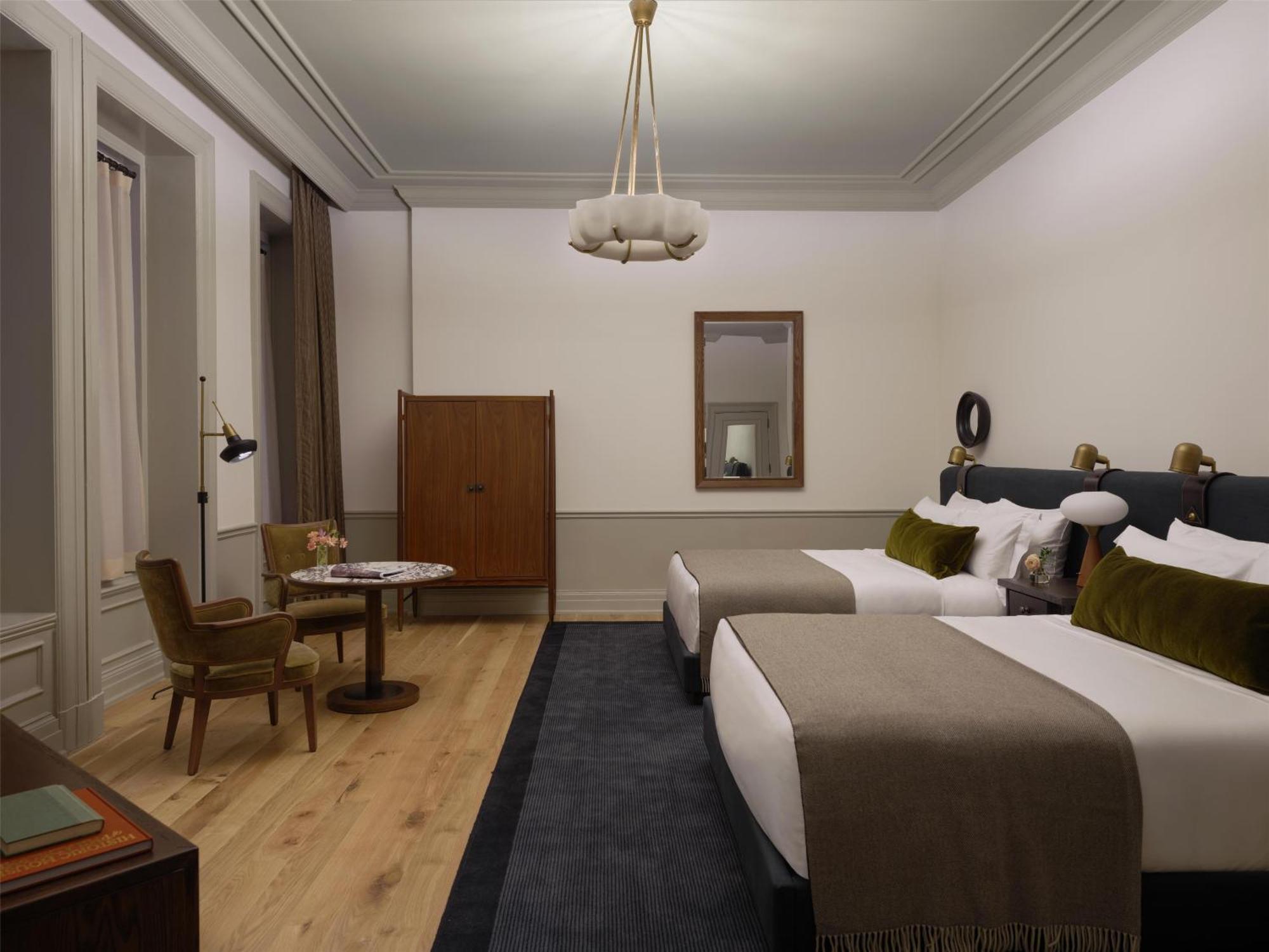 Queen Room with Accessible Tub,1756430073:JPEG