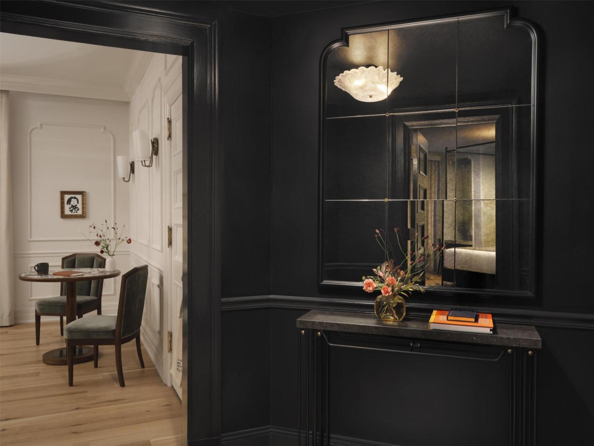 One-Bedroom Corner Suite Accessible Tub