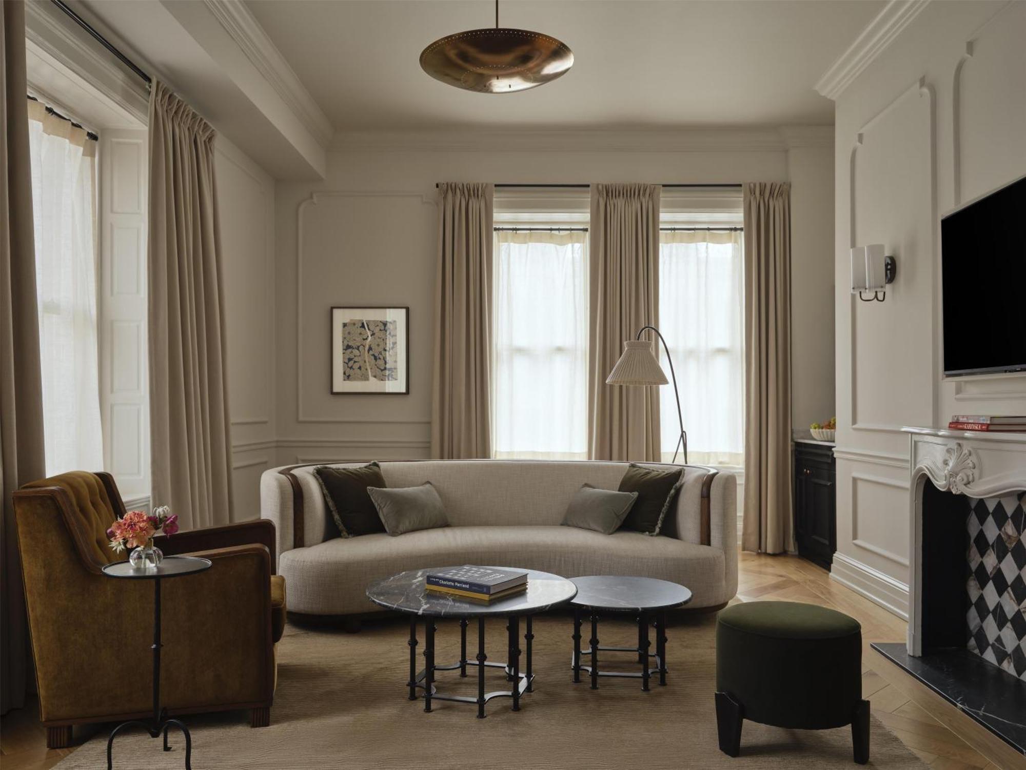 One-Bedroom Corner Suite Accessible Tub