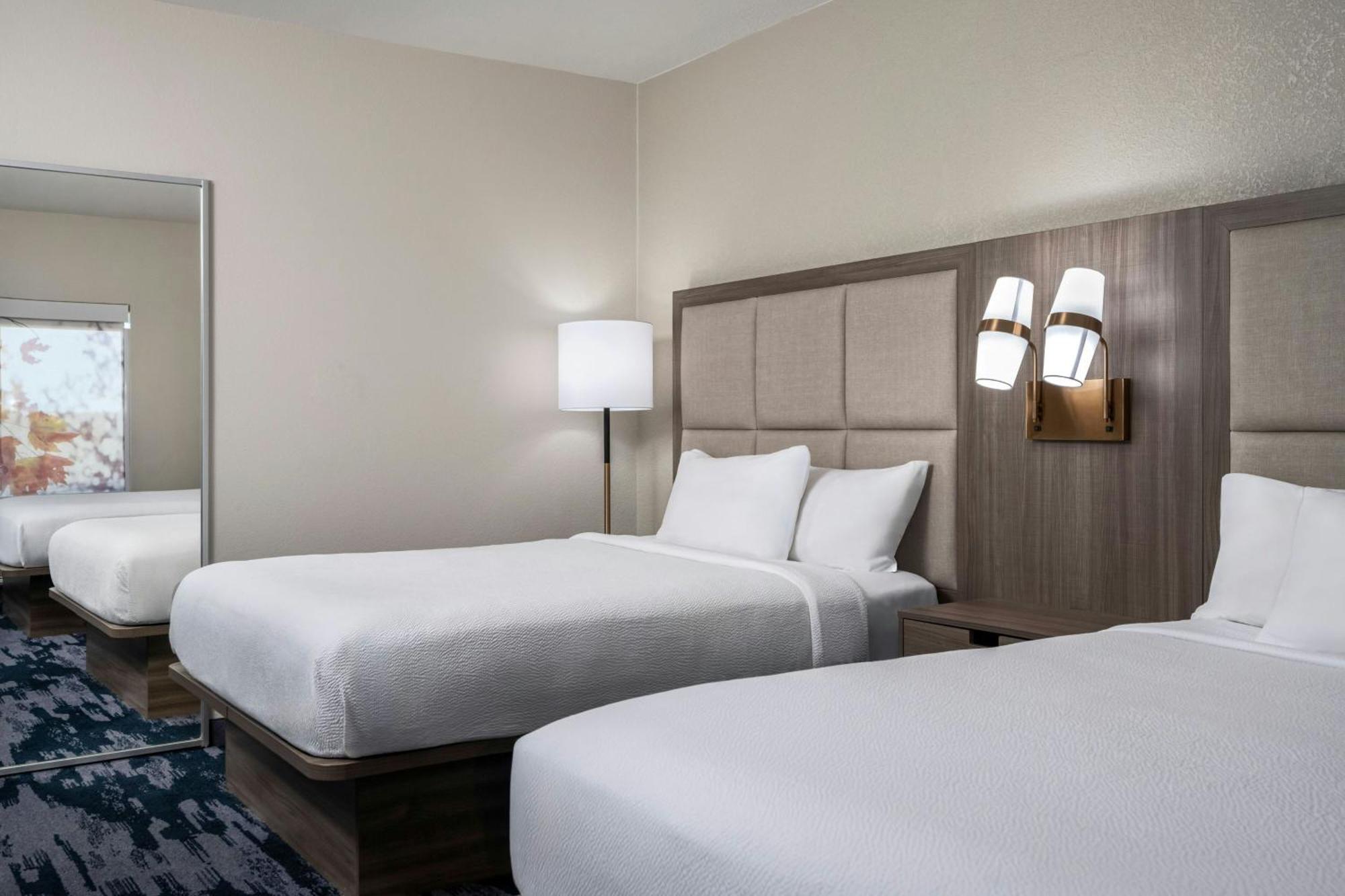 King Room with Adapted Tub - Mobility Accessible
