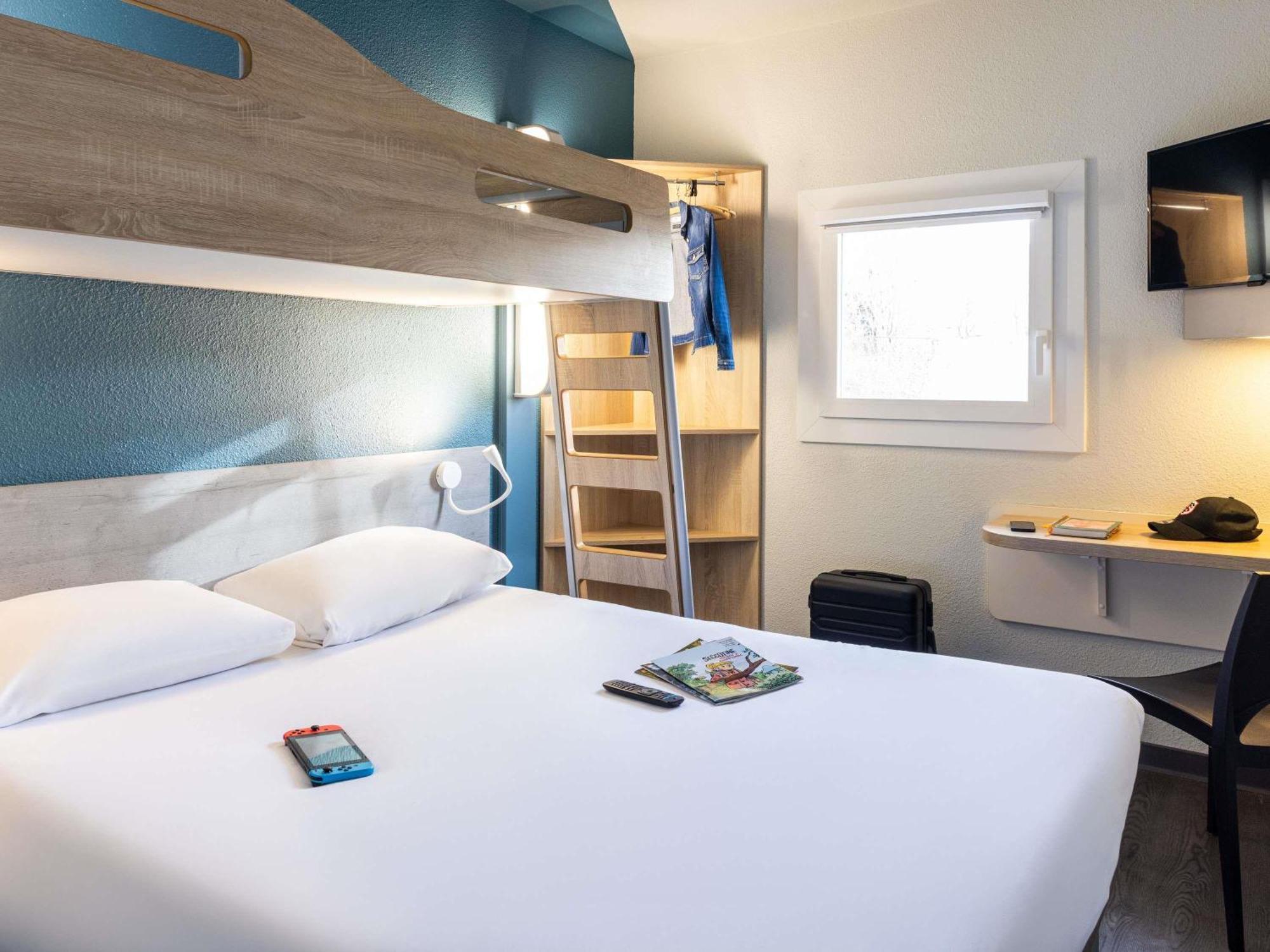 Triple Room One Double Bed One Bunk Bed