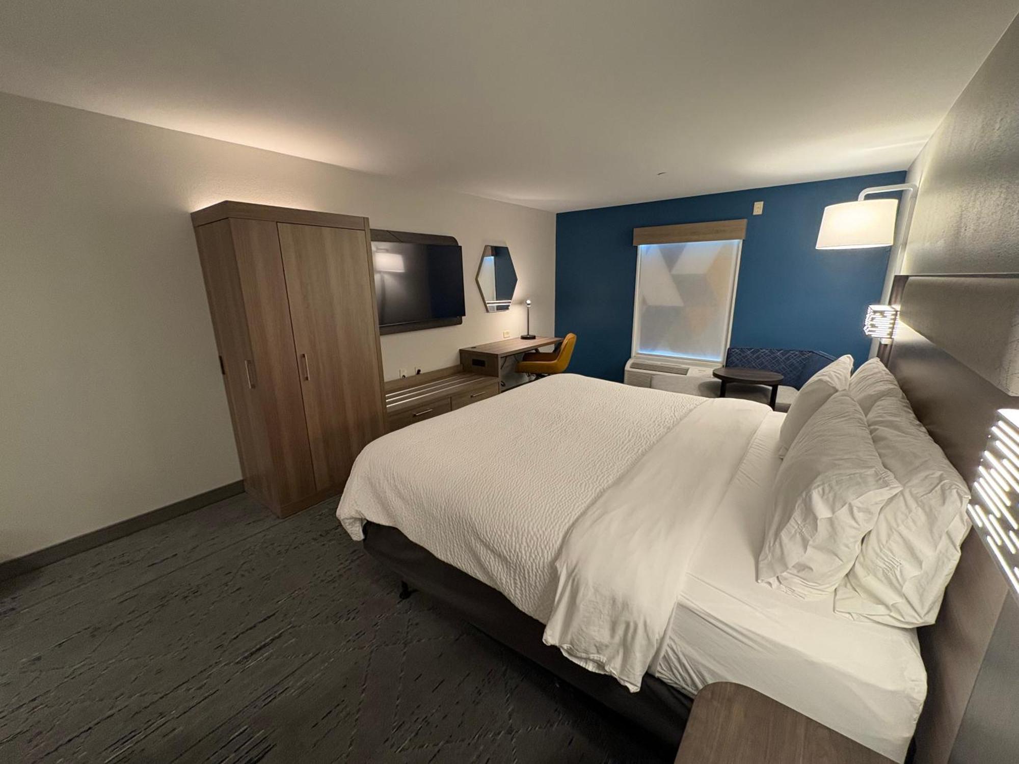 Standard King Room Accessible Tub Mobility Access