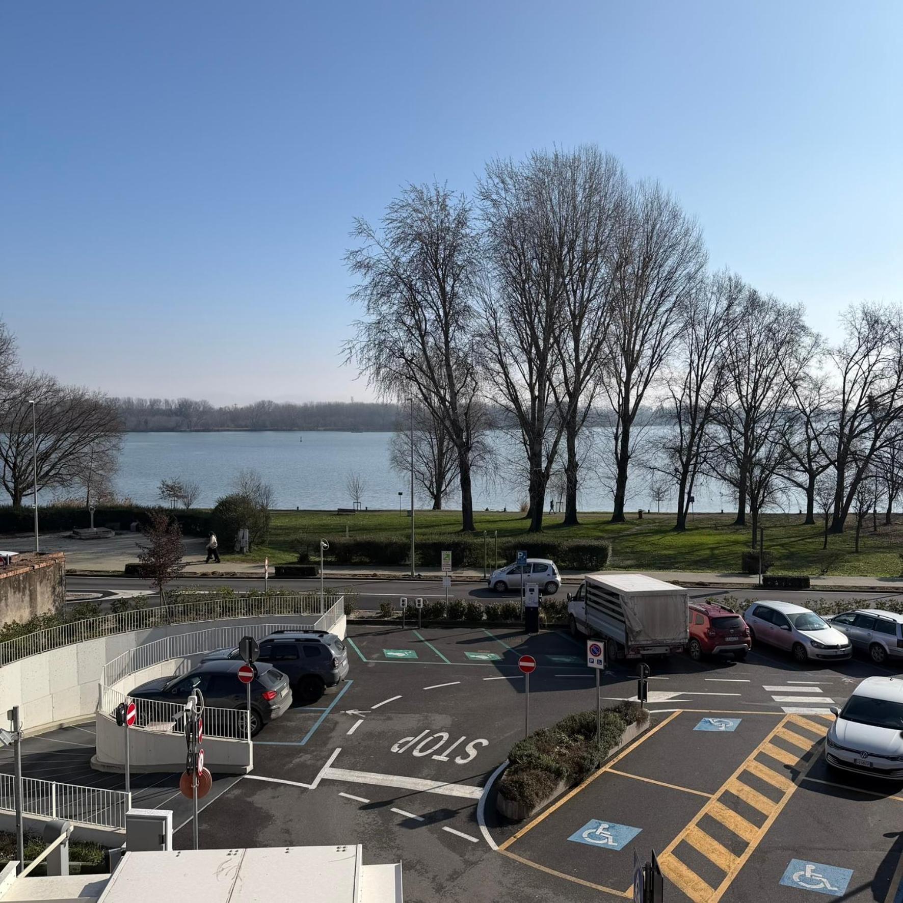 Deluxe Double or Twin Room Lake View