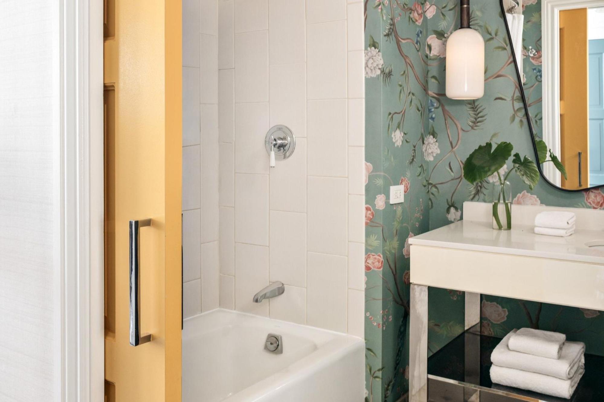 Queen Room with Two Queen Beds,1756463120:JPEG