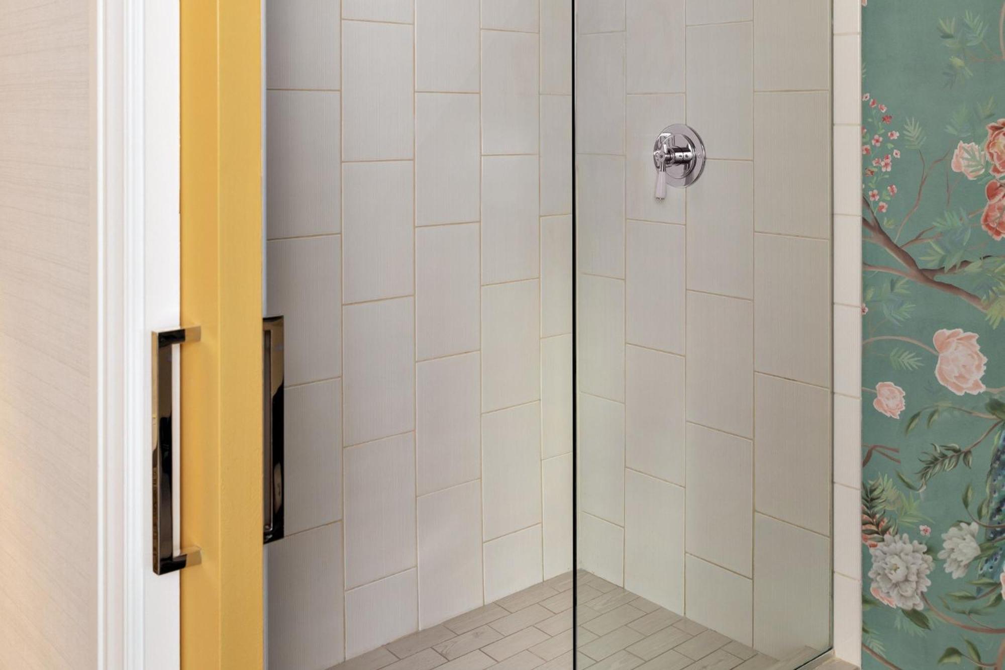 King Room,1756463132:JPEG