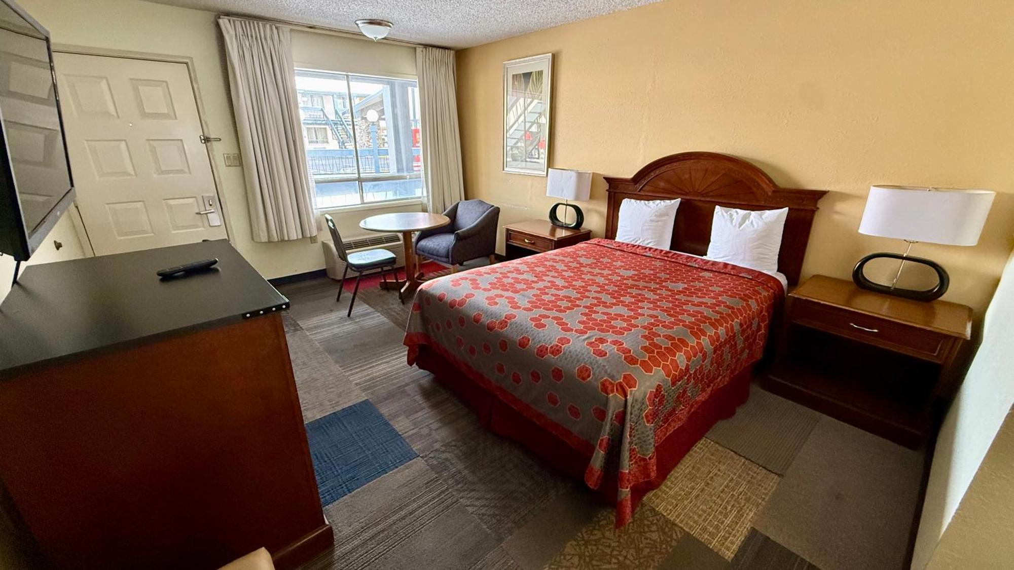 Queen Room One Queen Bed Non-Smoking