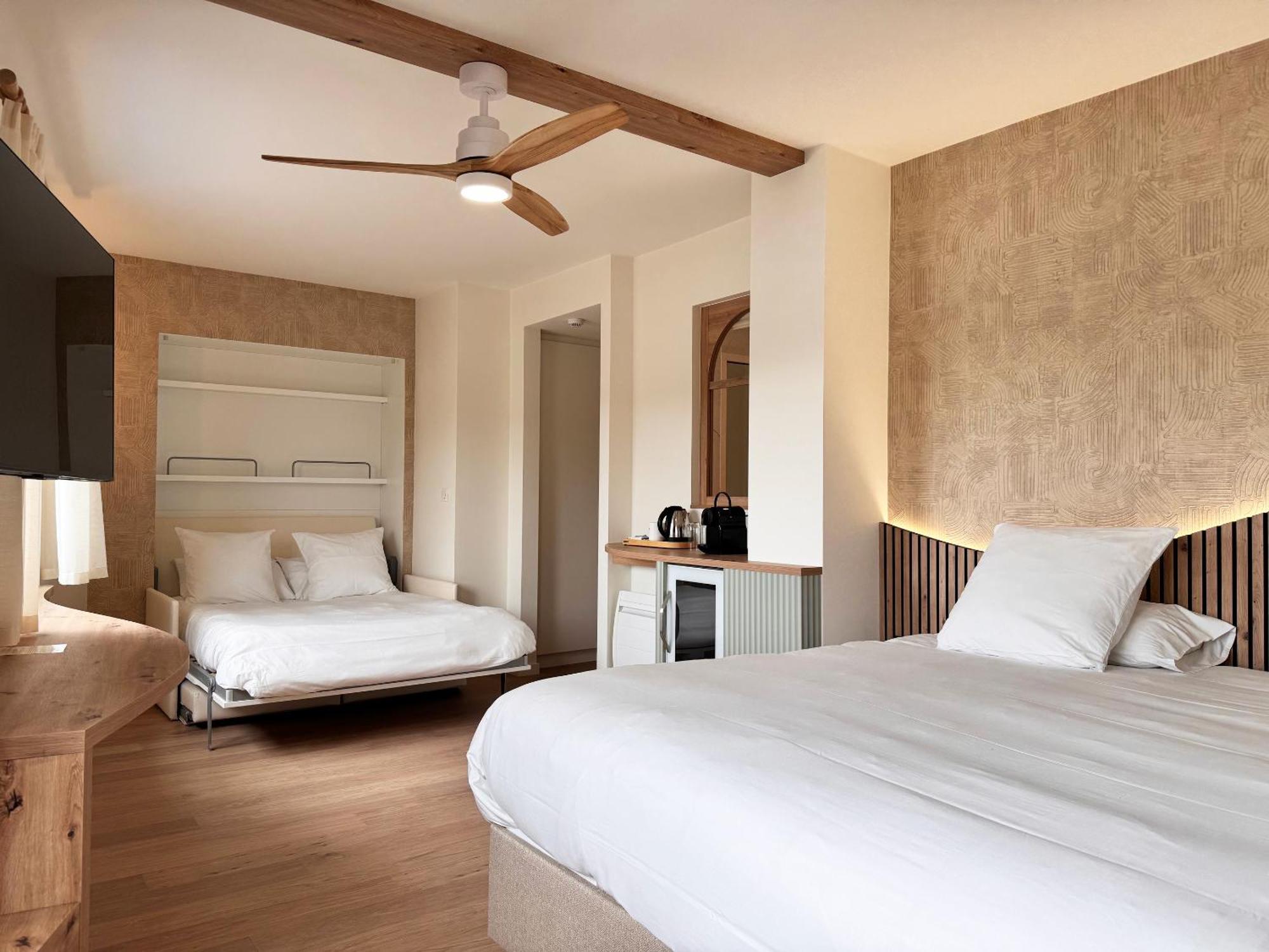 Deluxe Family Room