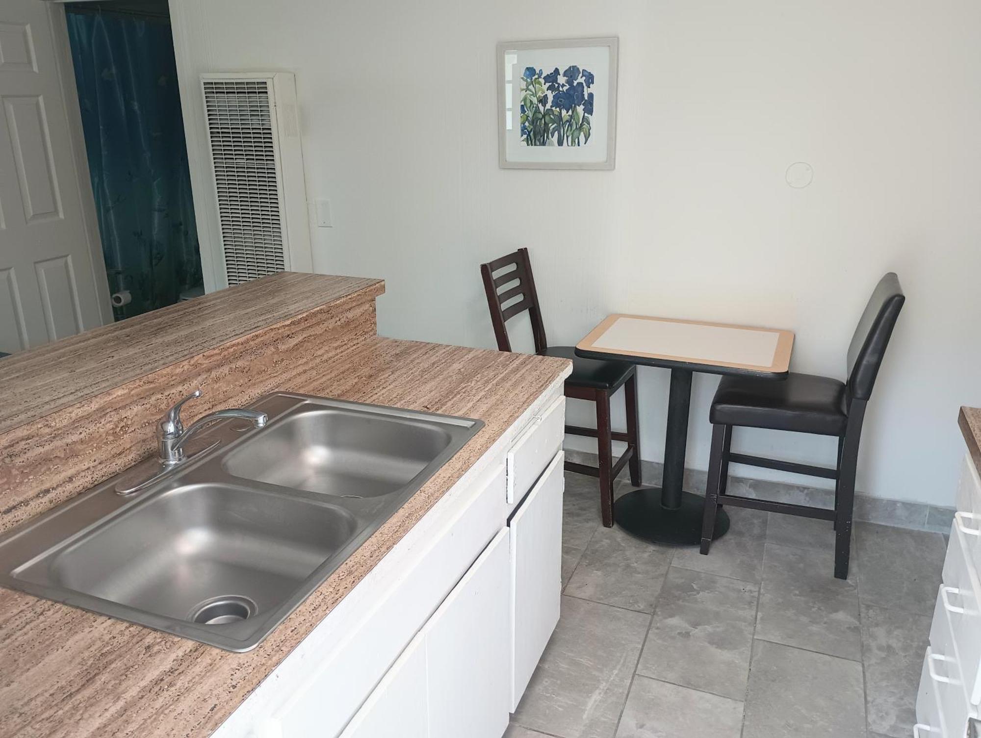 Queen Room Kitchen