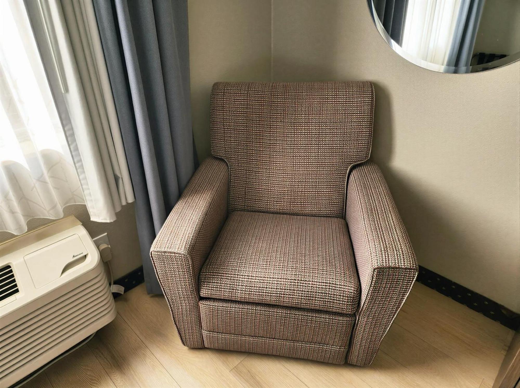 Queen Room Mobility Access or Non-Smoking