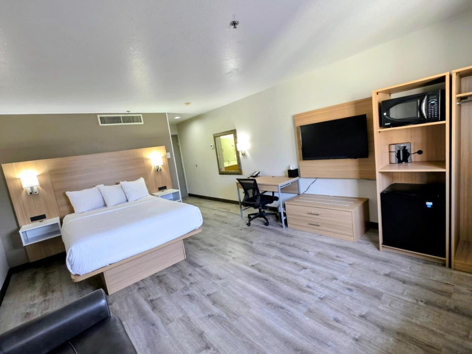 Queen Studio Suite Non-Smoking