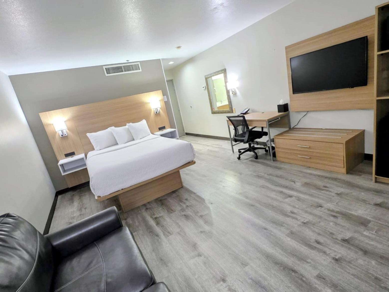 Queen Studio Suite Non-Smoking