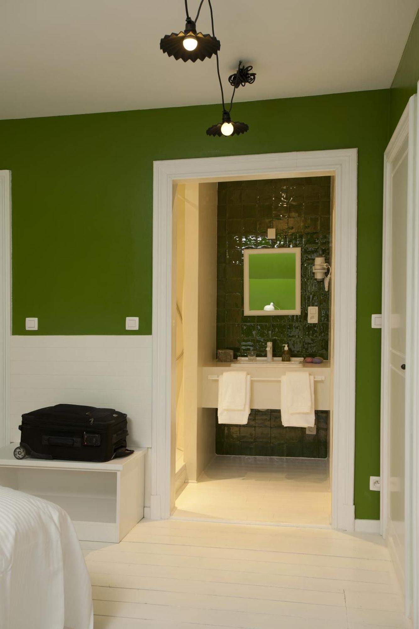 Twin Room Shower