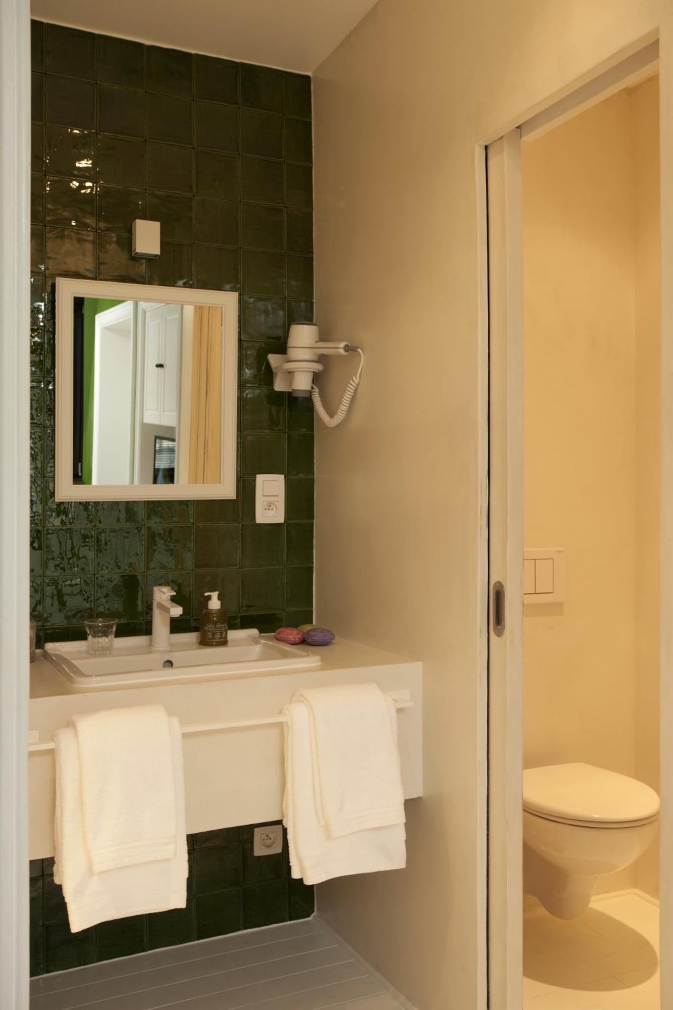 Twin Room Shower
