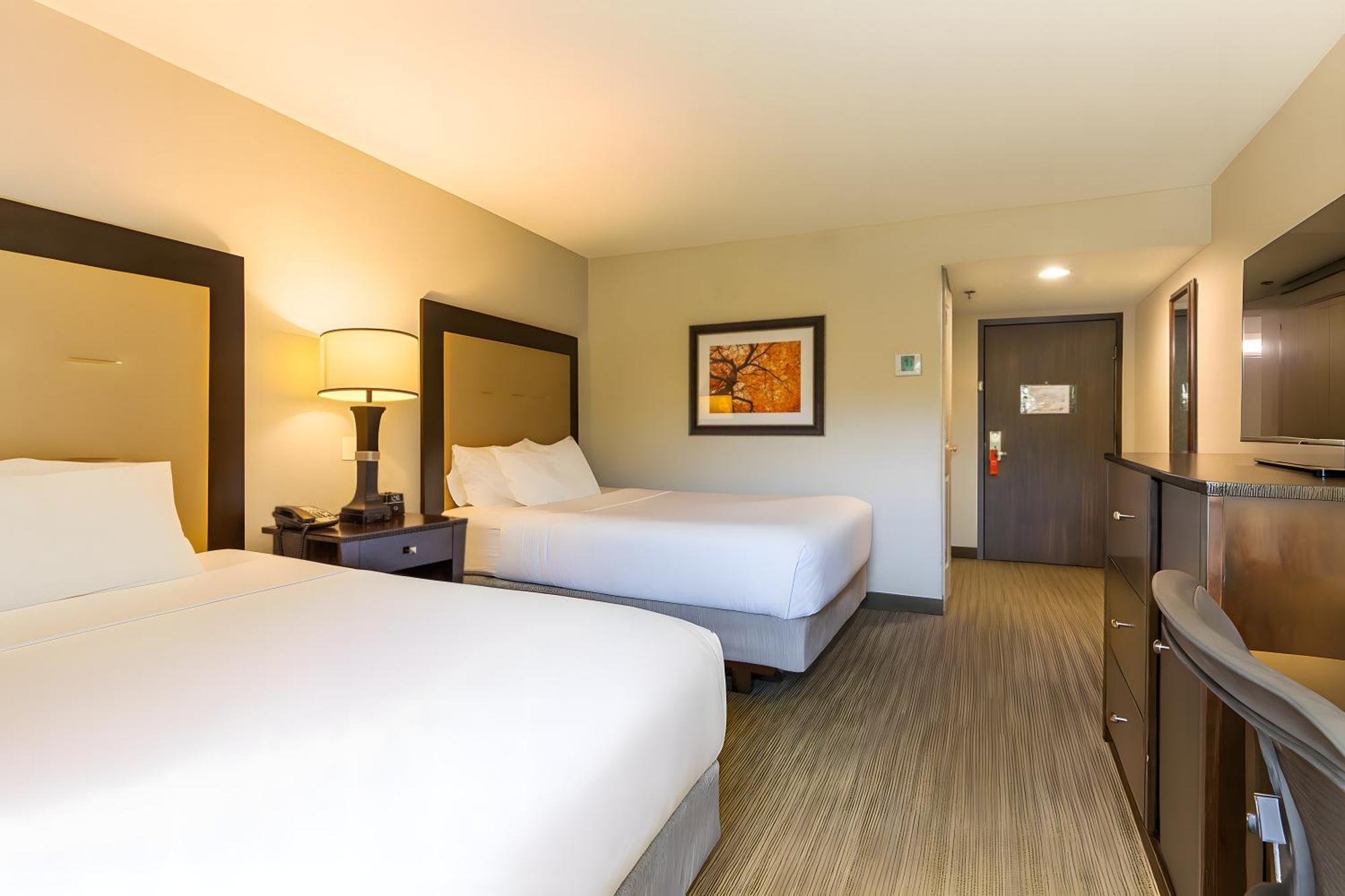 Quadruple Room with Two Queen Beds - Non Smoking,1756480147:JPEG