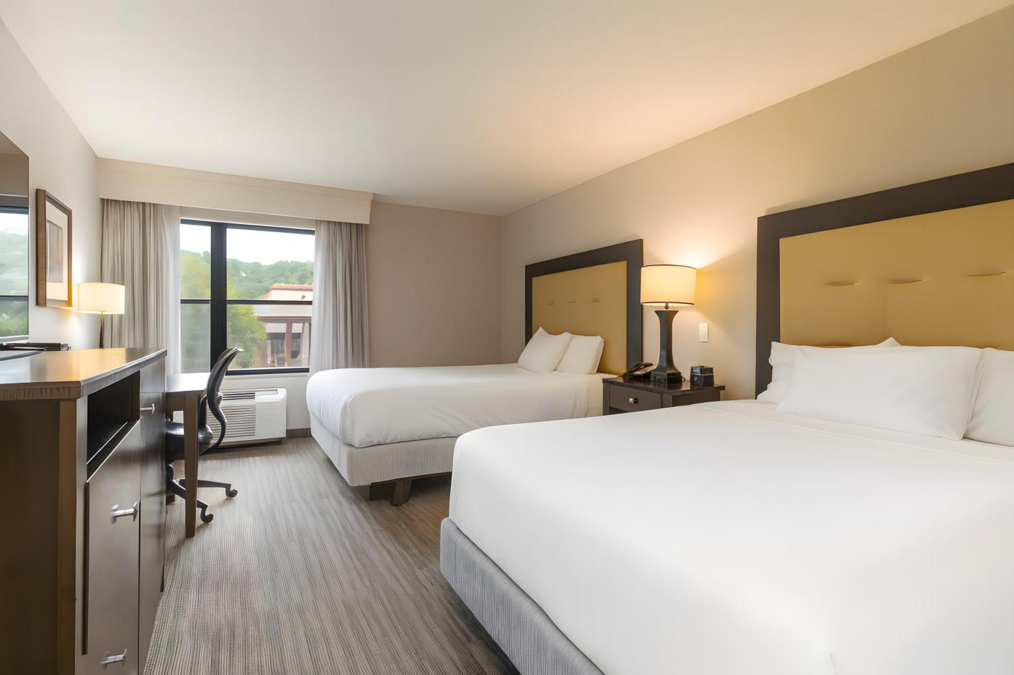 Quadruple Room Two Queen Beds Non Smoking
