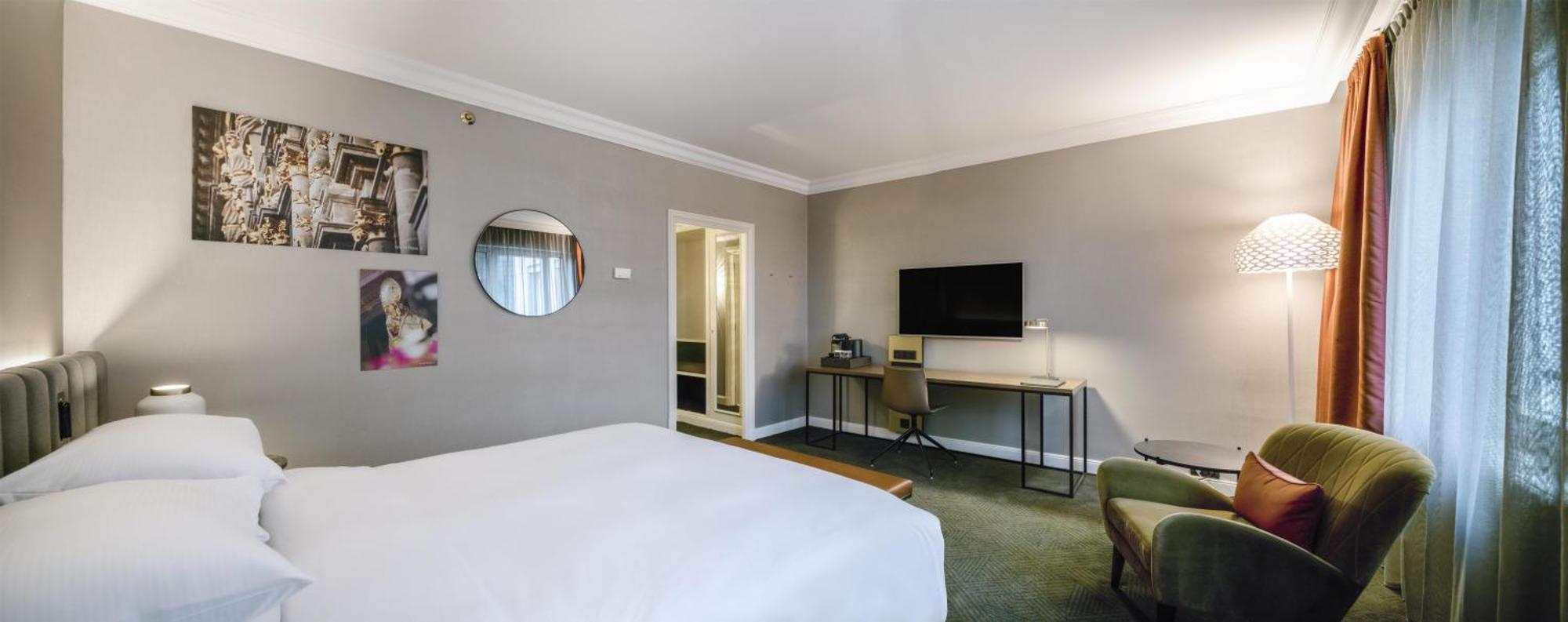 Executive King Room Lounge Access