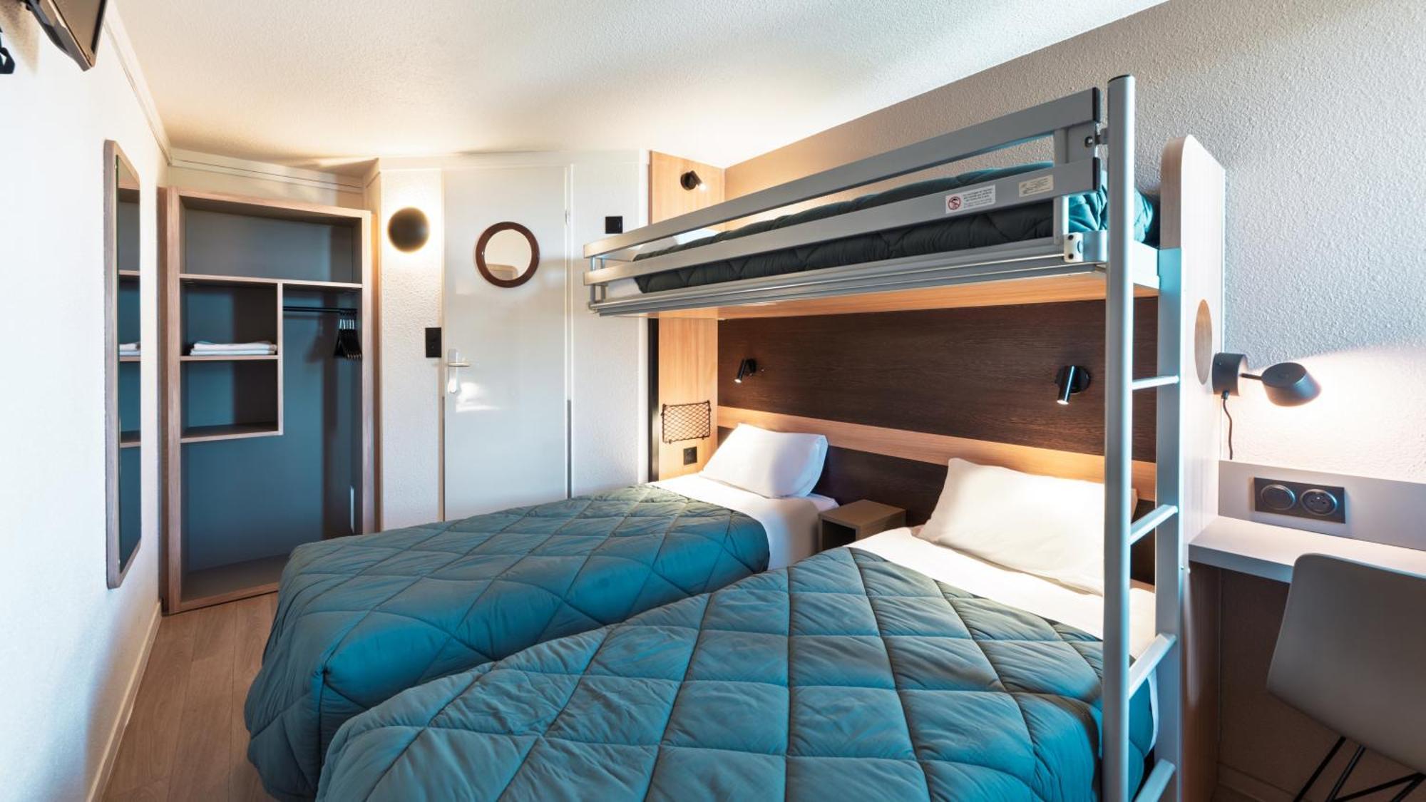 Chambre Standard - 2 Lits Simples - 1 Lit Superposé