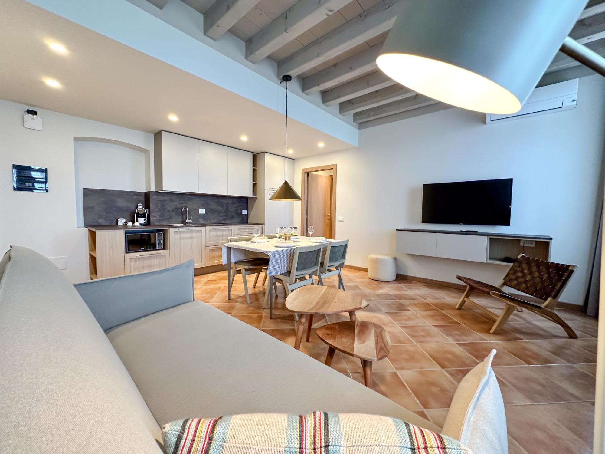 One-Bedroom Apartment Lake View
