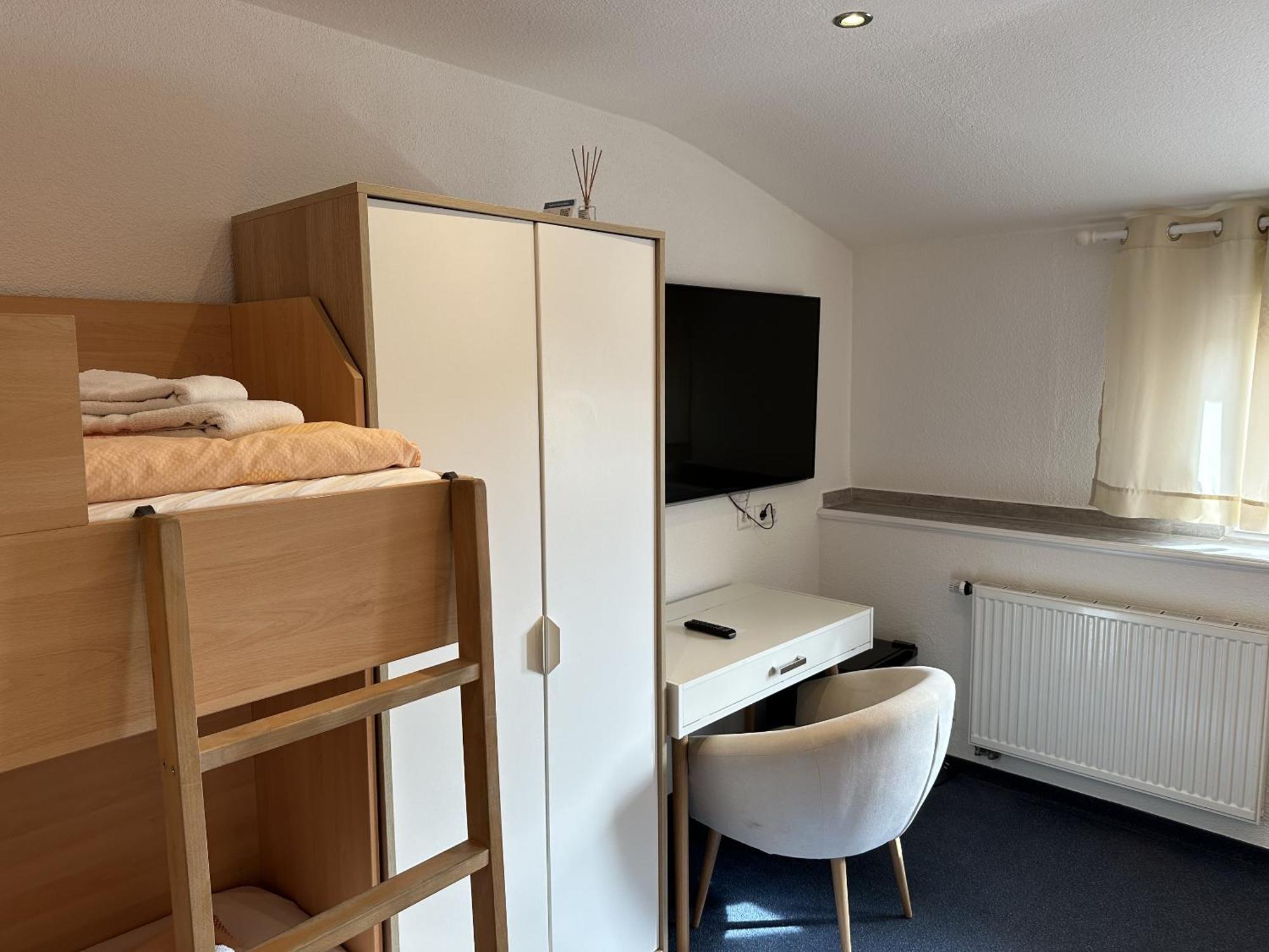 Quadruple Room Private Bathroom
