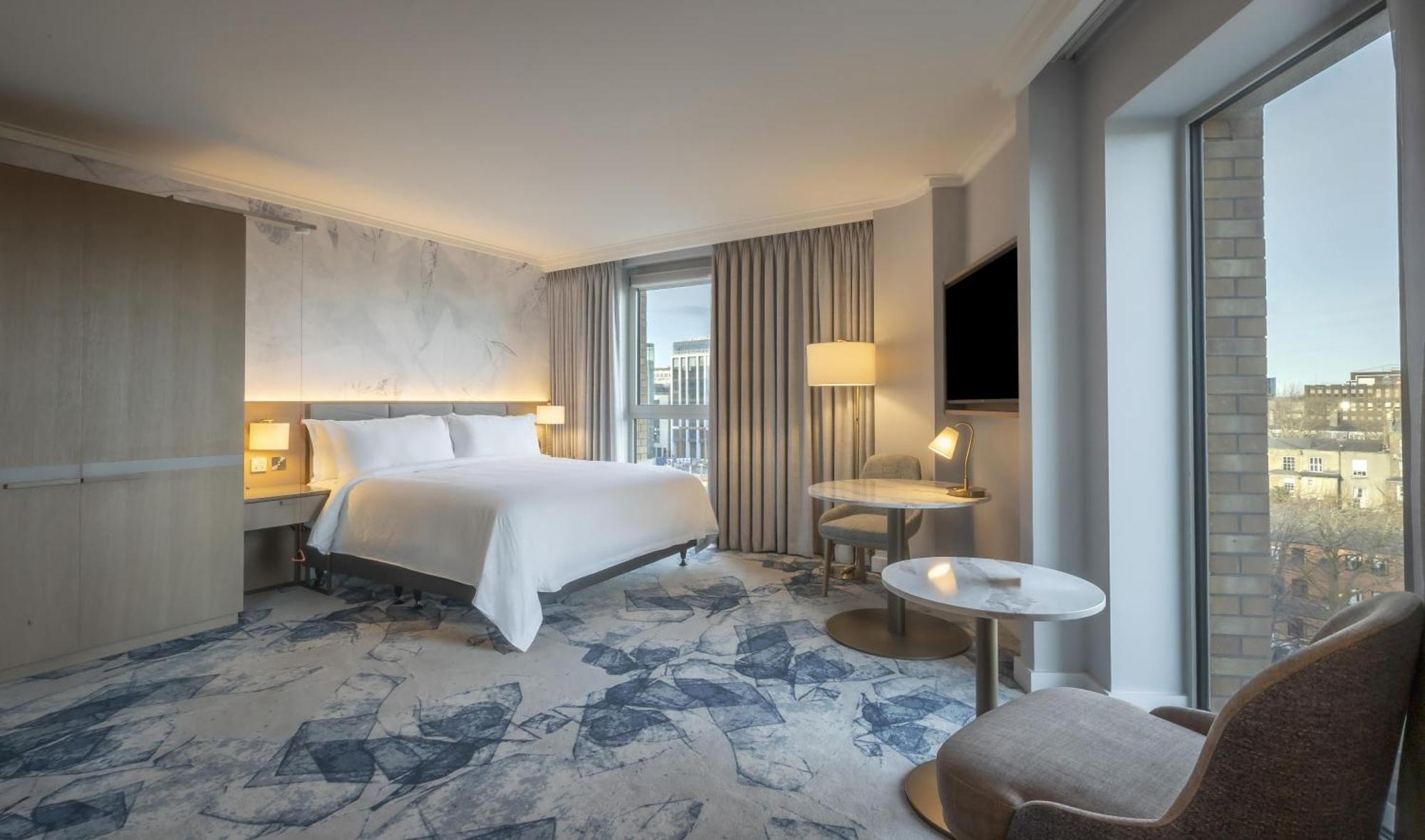 Chambre Lit King-Size - Accessible aux Personnes à Mobilité Réduite