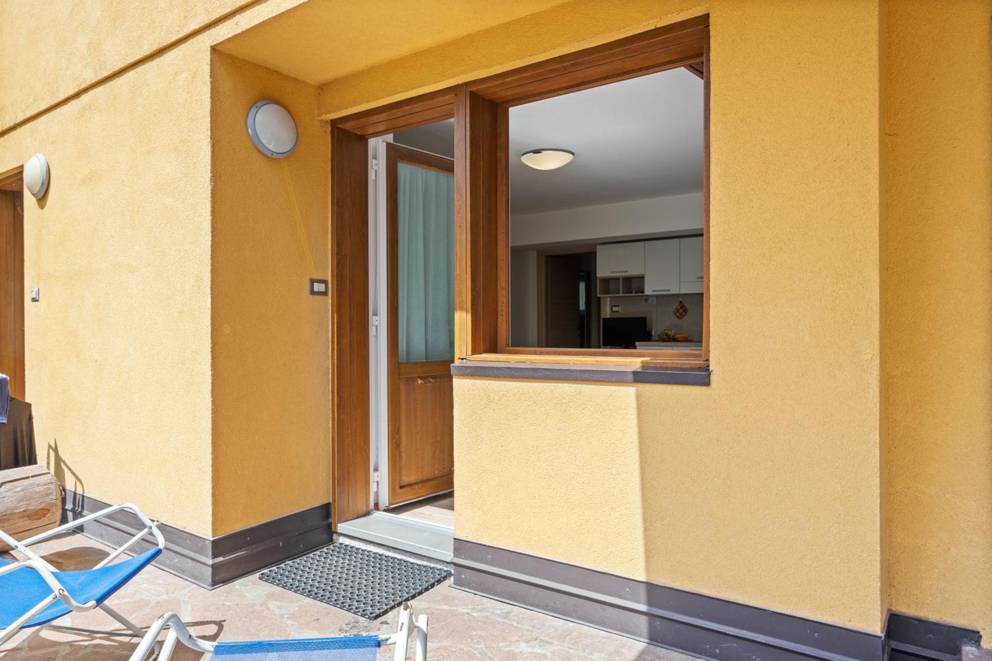 One-Bedroom Apartment Garden View