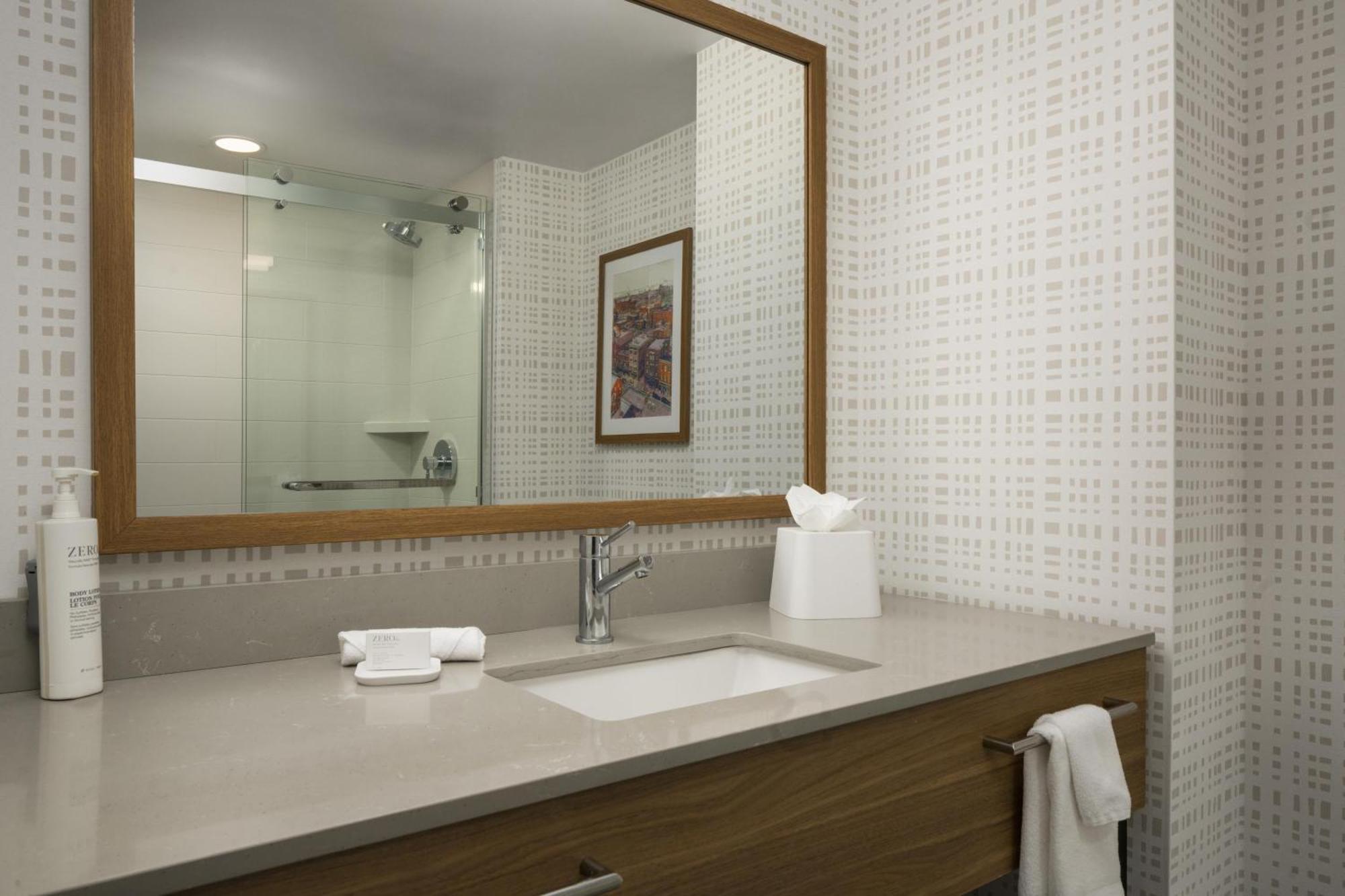 King Room - Hearing Access/Non-Smoking