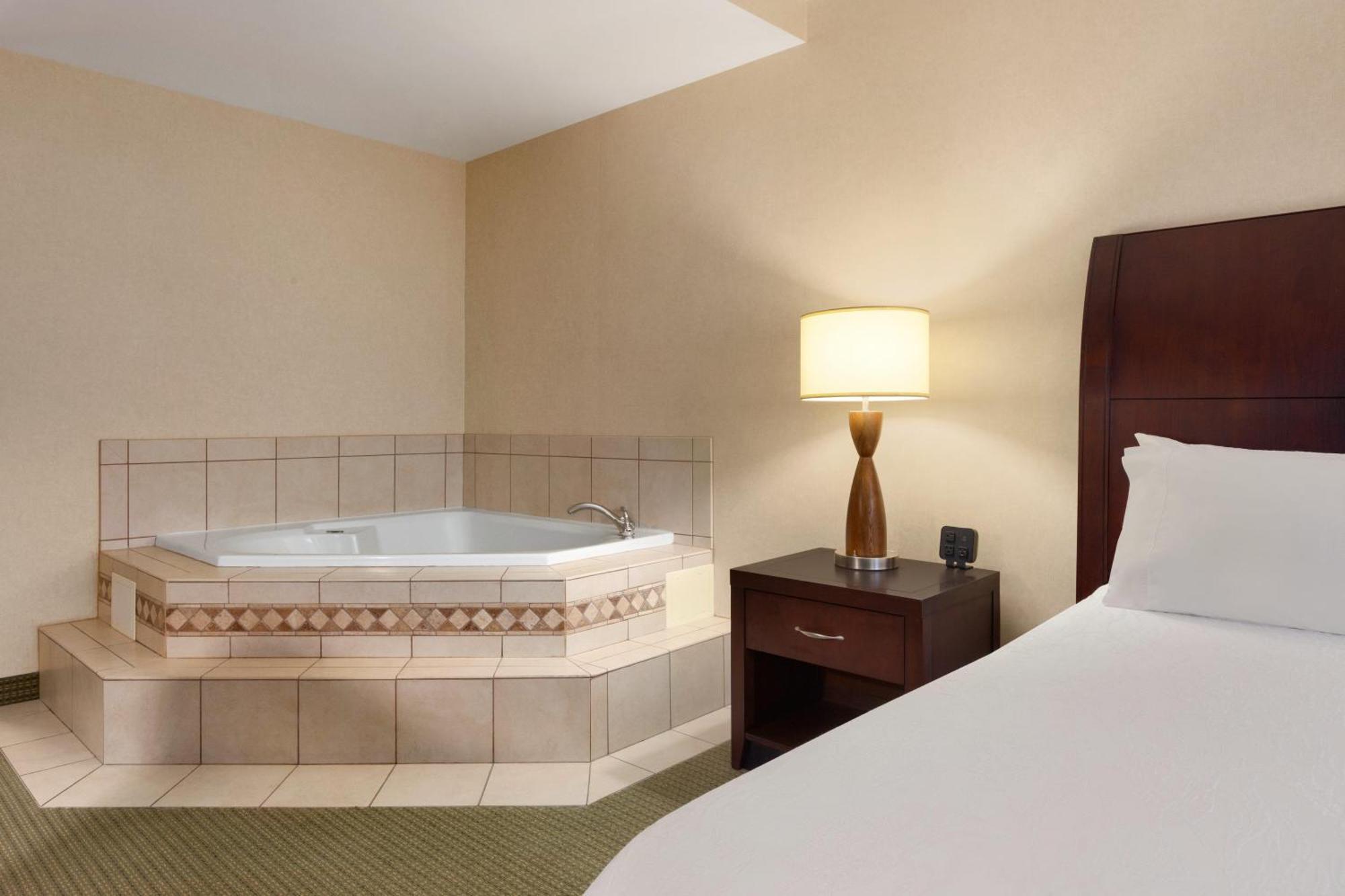 King Room with Whirlpool,1756512864:JPEG