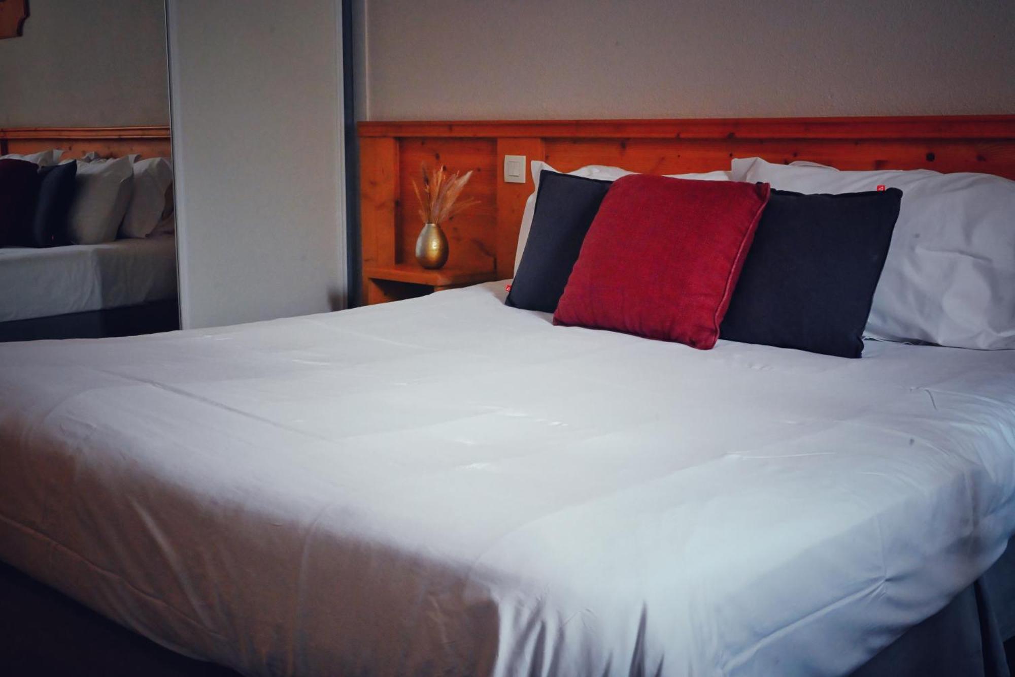 Standard Double Room,1756519298:JPEG