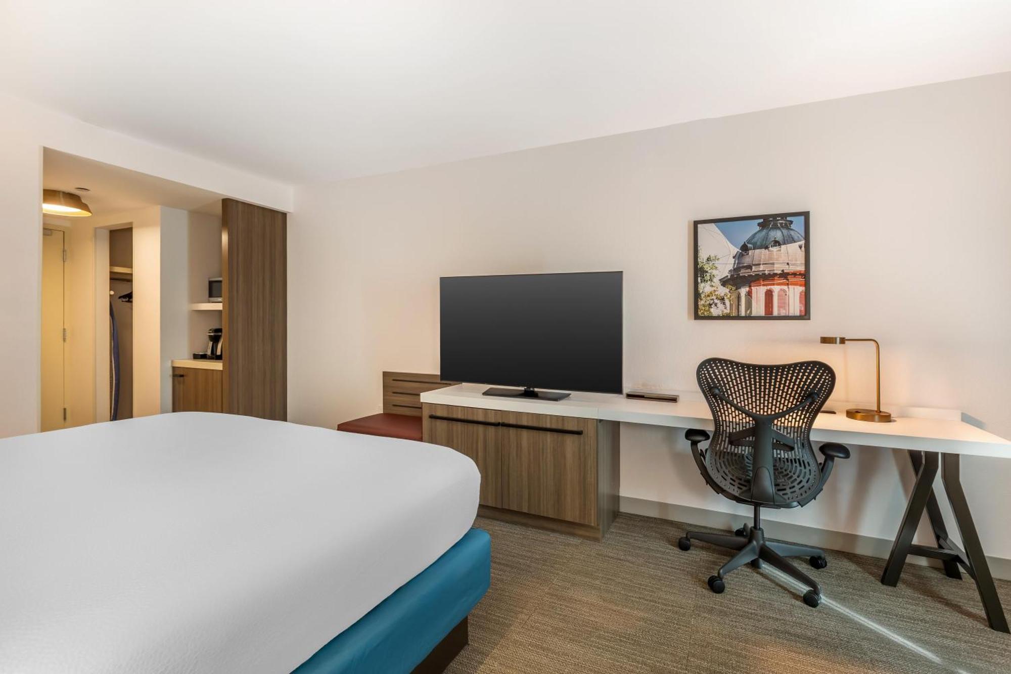 King Room,1756520875:JPEG