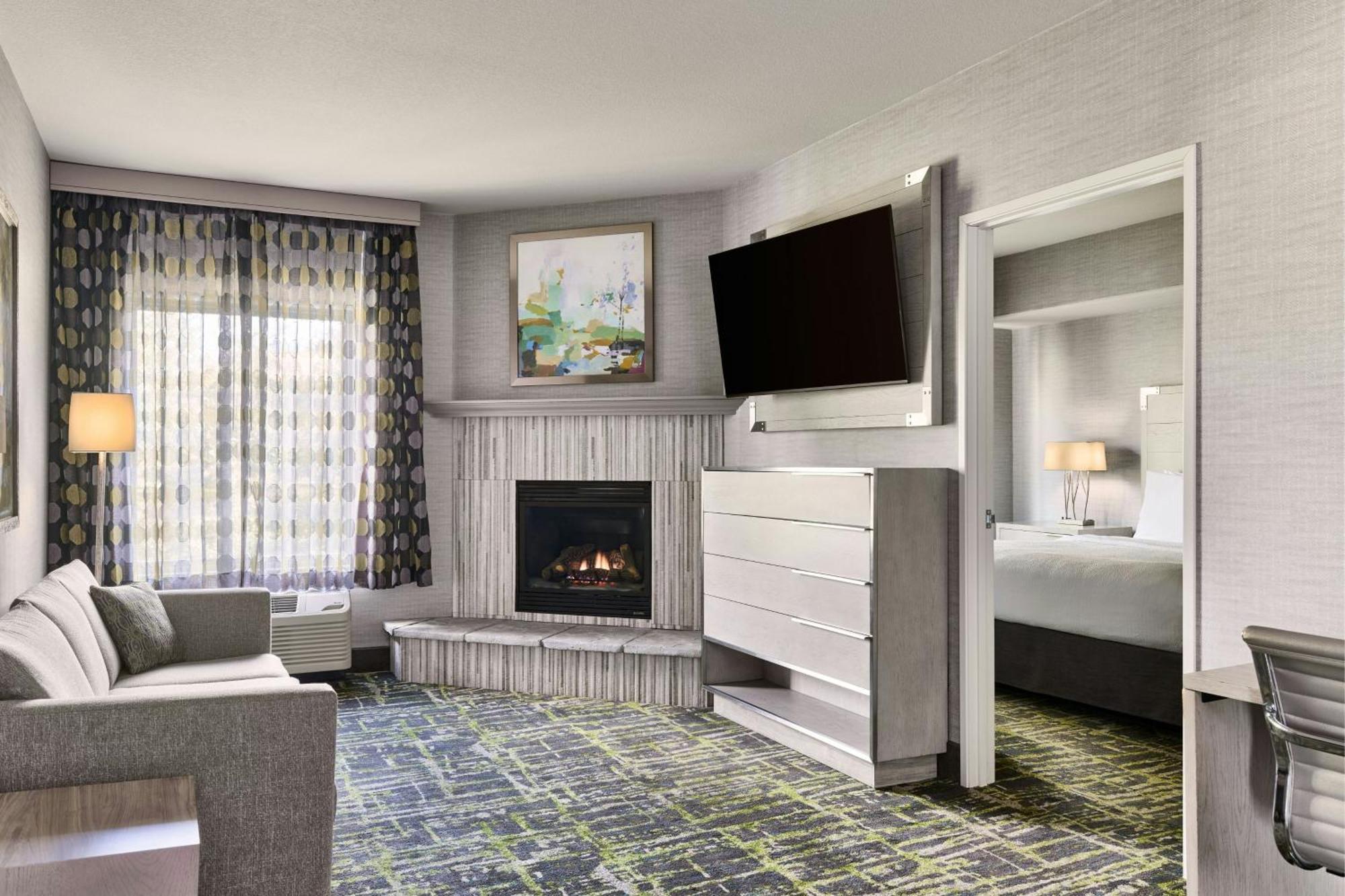 One-Bedroom King Suite Sofa Bed,1756527166:JPEG
