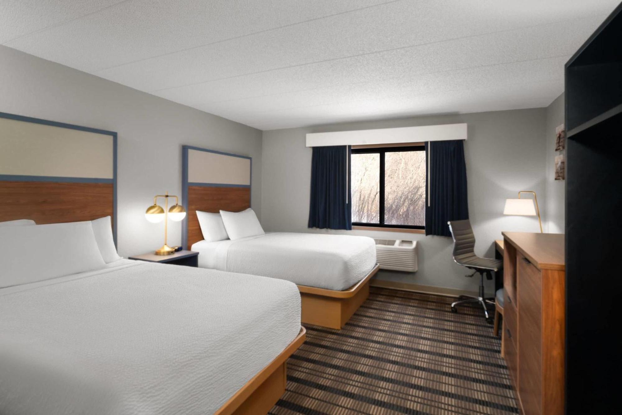 Deluxe Double Room - Mobility Access/Non-Smoking
