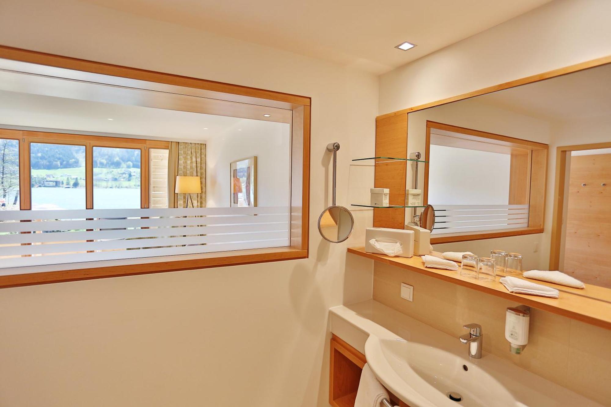 Superior Double Room Balcony or Terrace Lake View