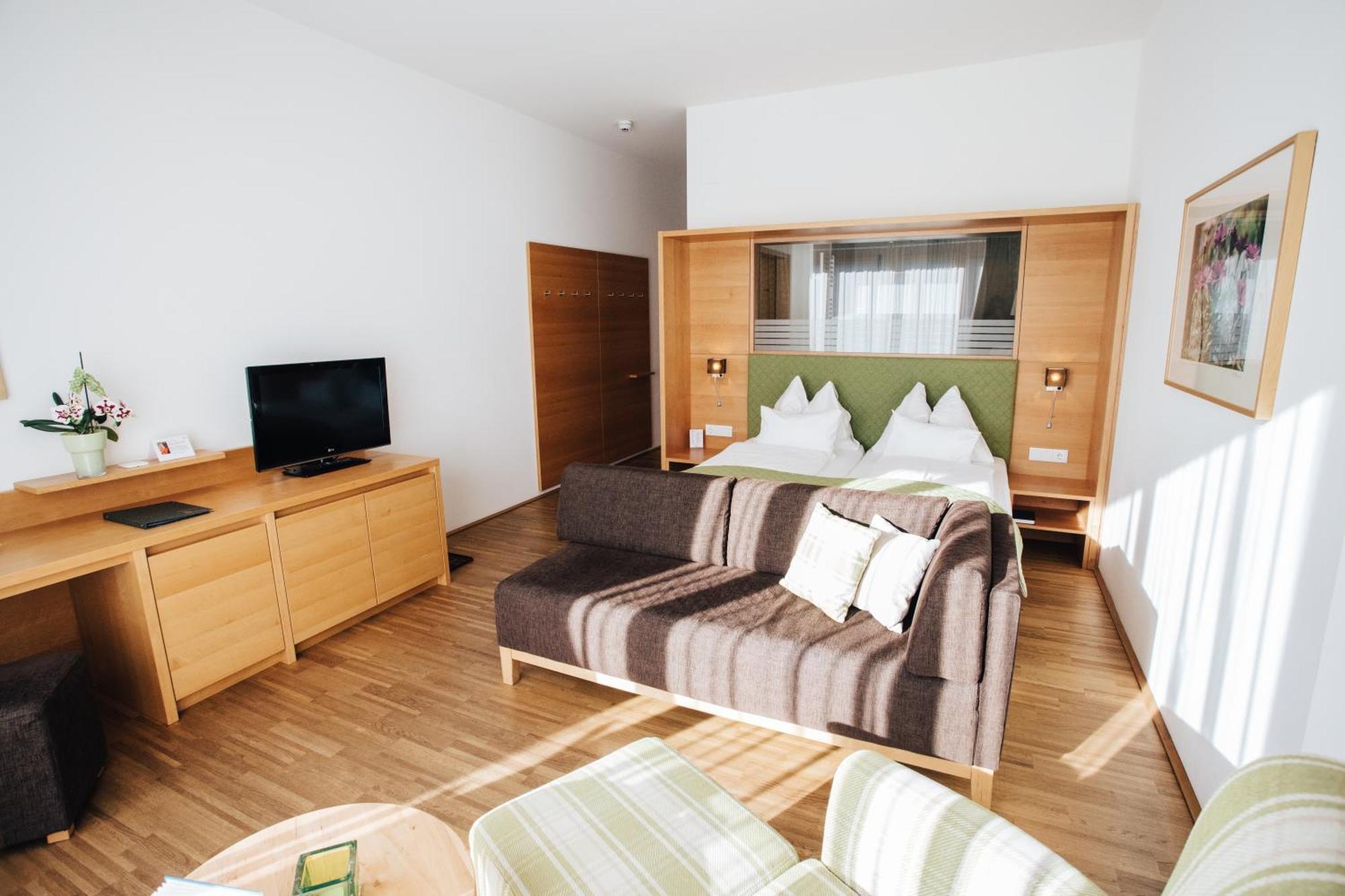 Superior Double Room Balcony or Terrace Lake View
