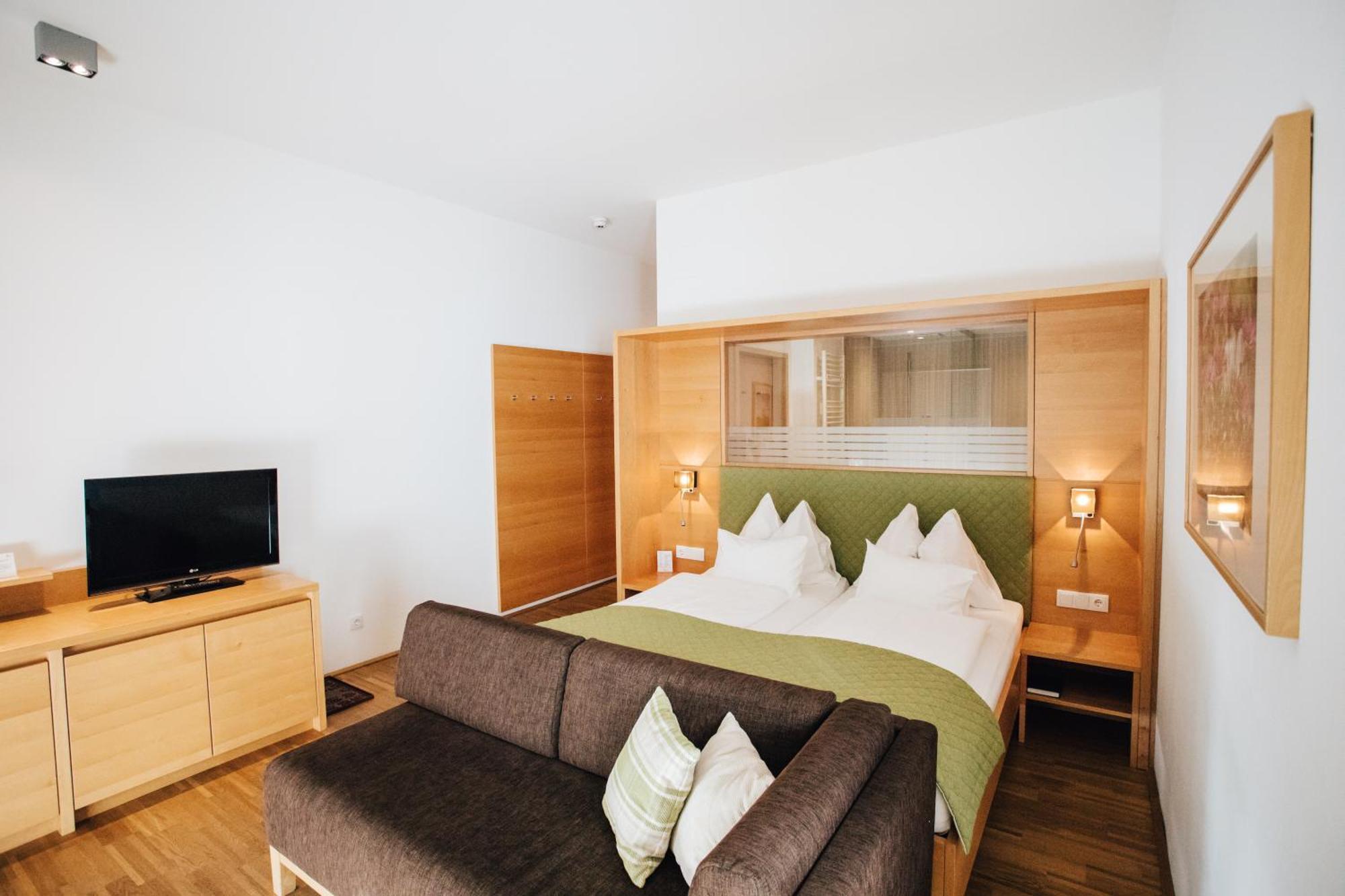 Superior Double Room Balcony or Terrace Lake View