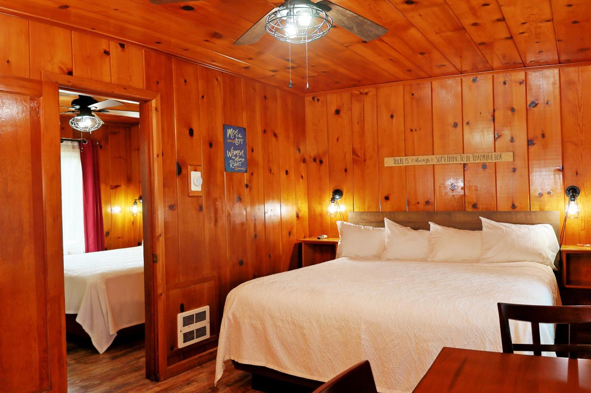 King and Queen Quadruple Room - Motel