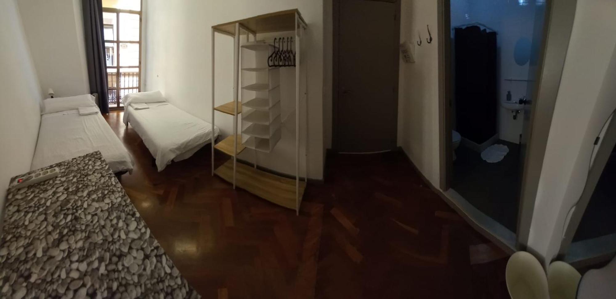 Quarto Twin com Casa de Banho Privativa