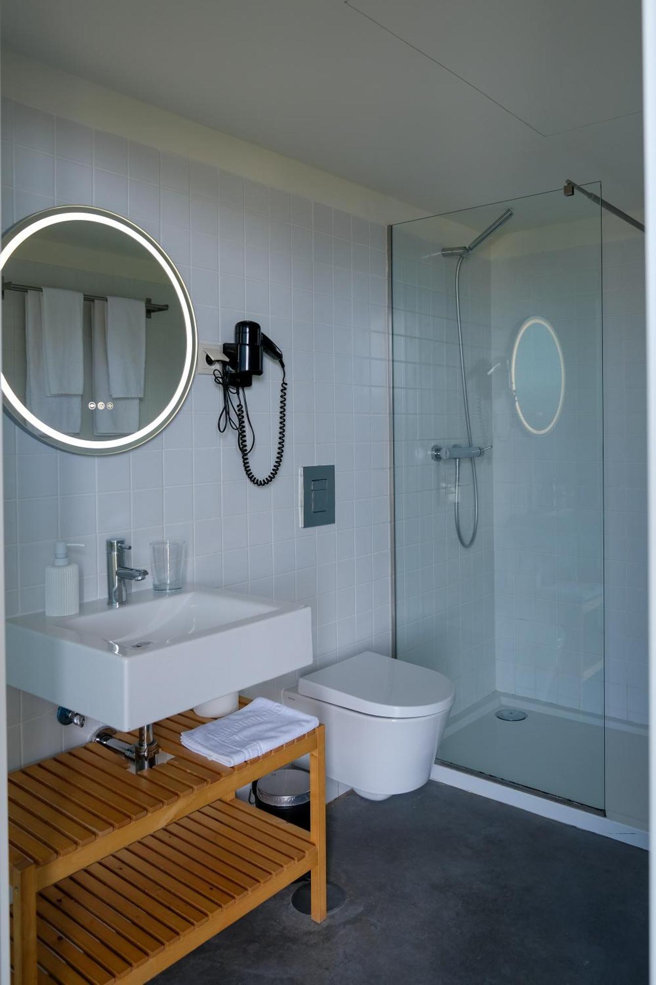 Deluxe Double or Twin Room Pool View