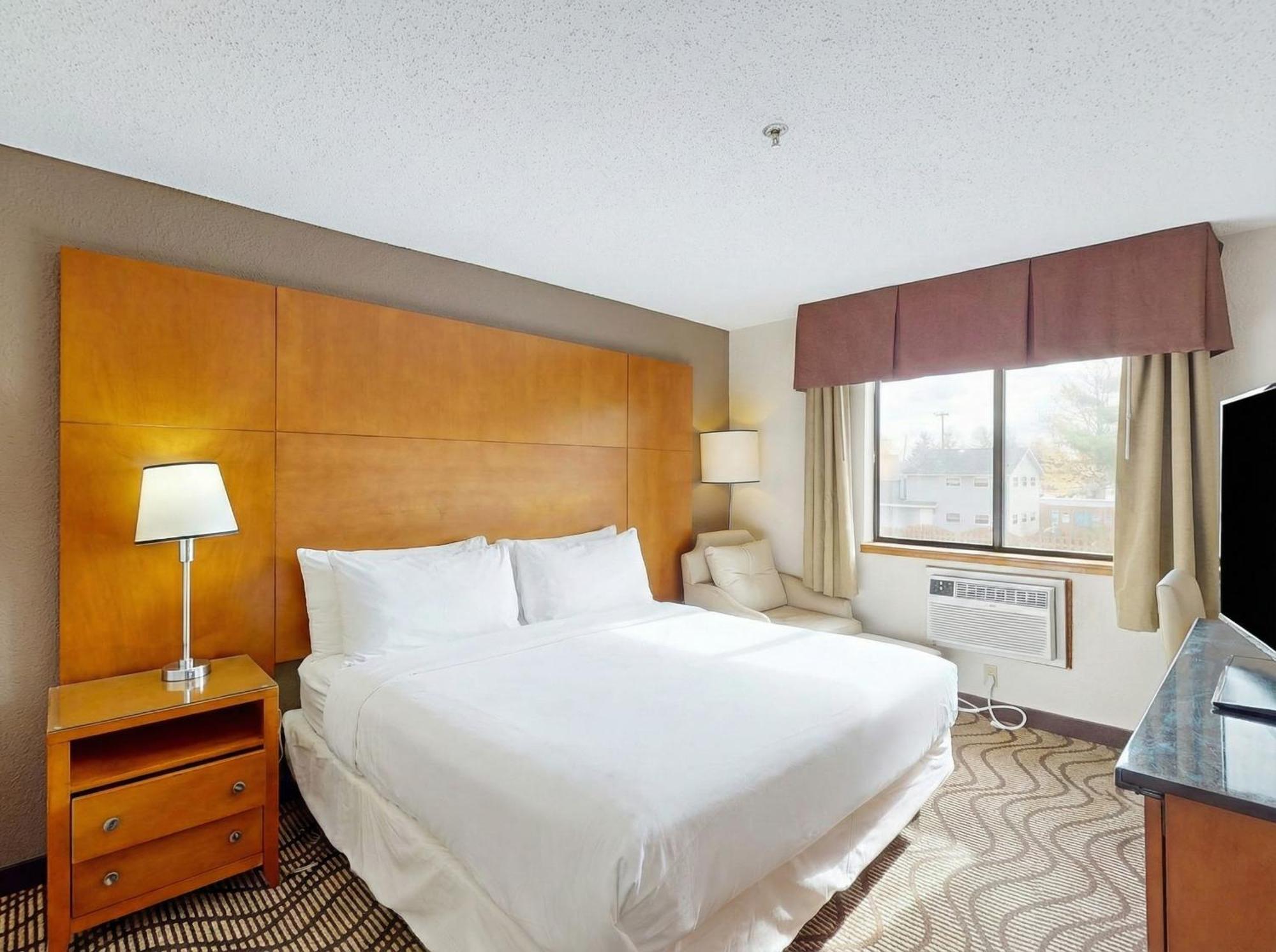 Deluxe King Room